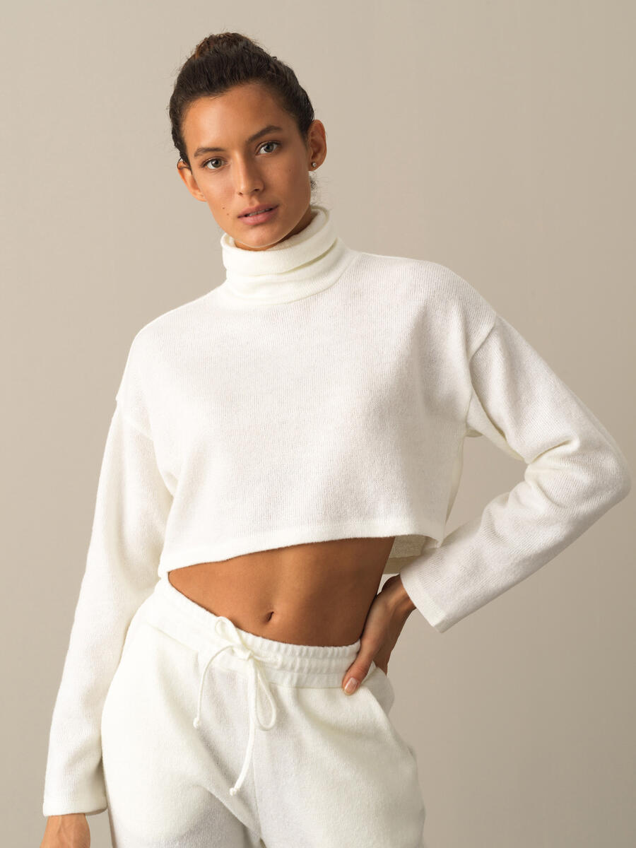 Beyaz Yumuşak Dokulu Oversize Crop 