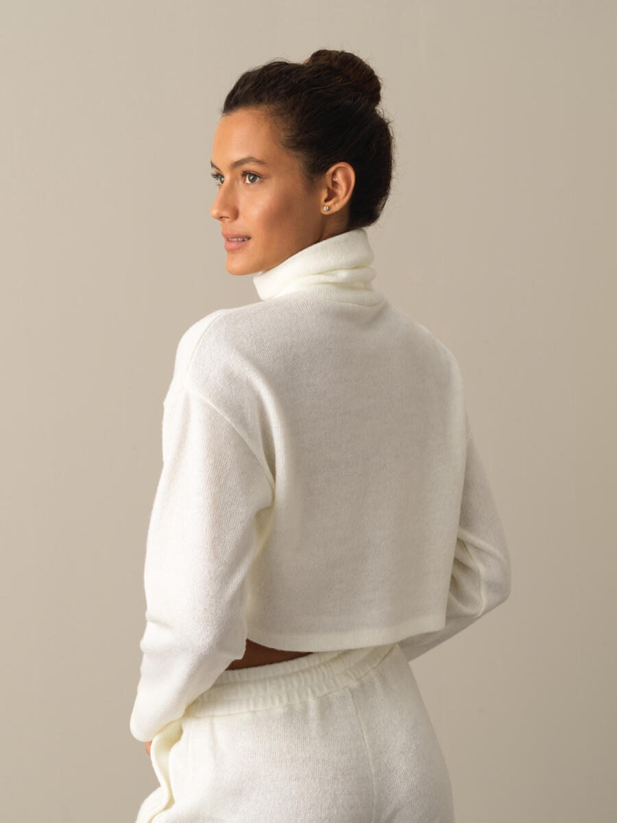 Beyaz Yumuşak Dokulu Oversize Crop - 4