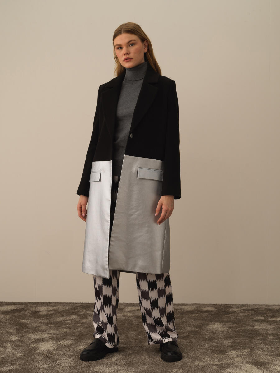 Buttoned Back Printed Oversized Coat - 4