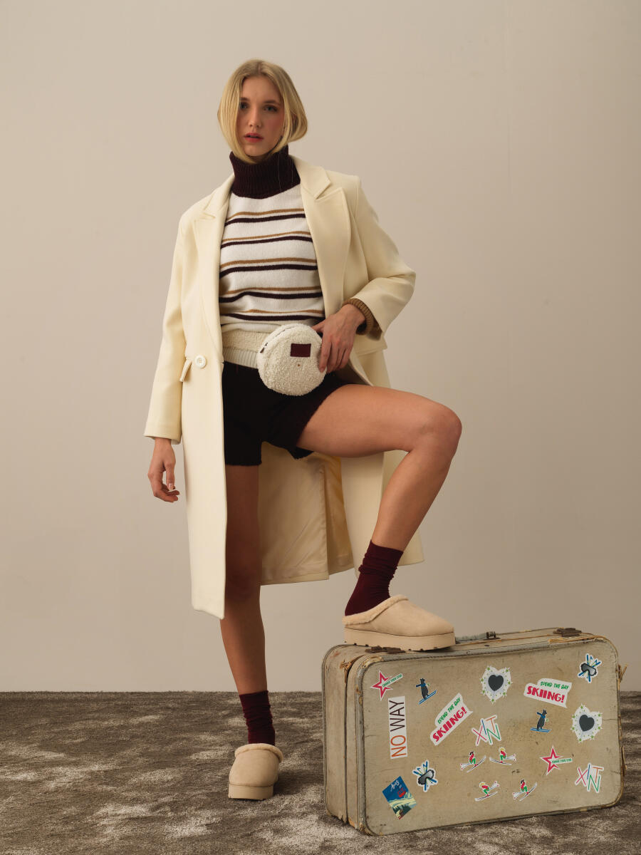 Buttoned Oversized Coat - 3