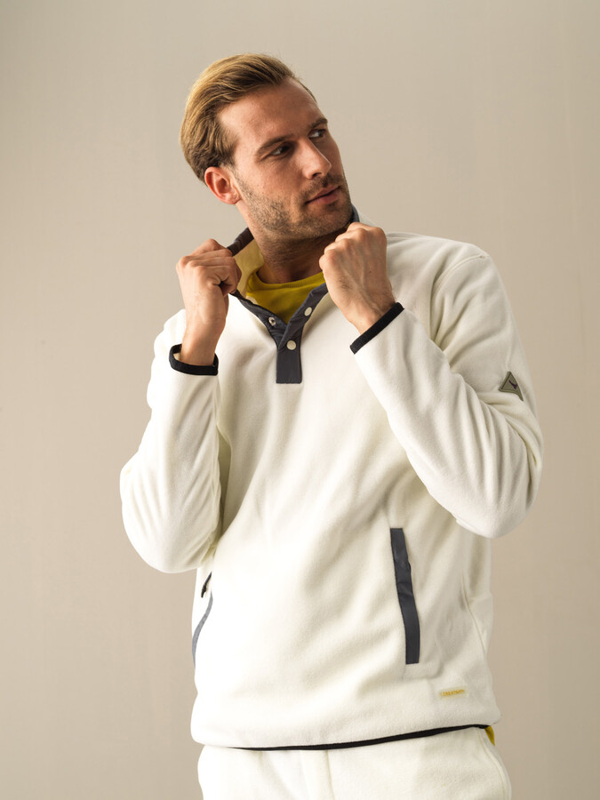 Beyaz Formunu Koruyan Regular Fit Polar Sweatshirt - Xint