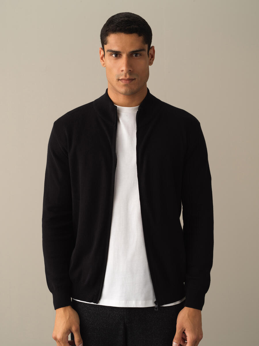 Siyah Pamuk Dokulu Fermuarlı Hırka