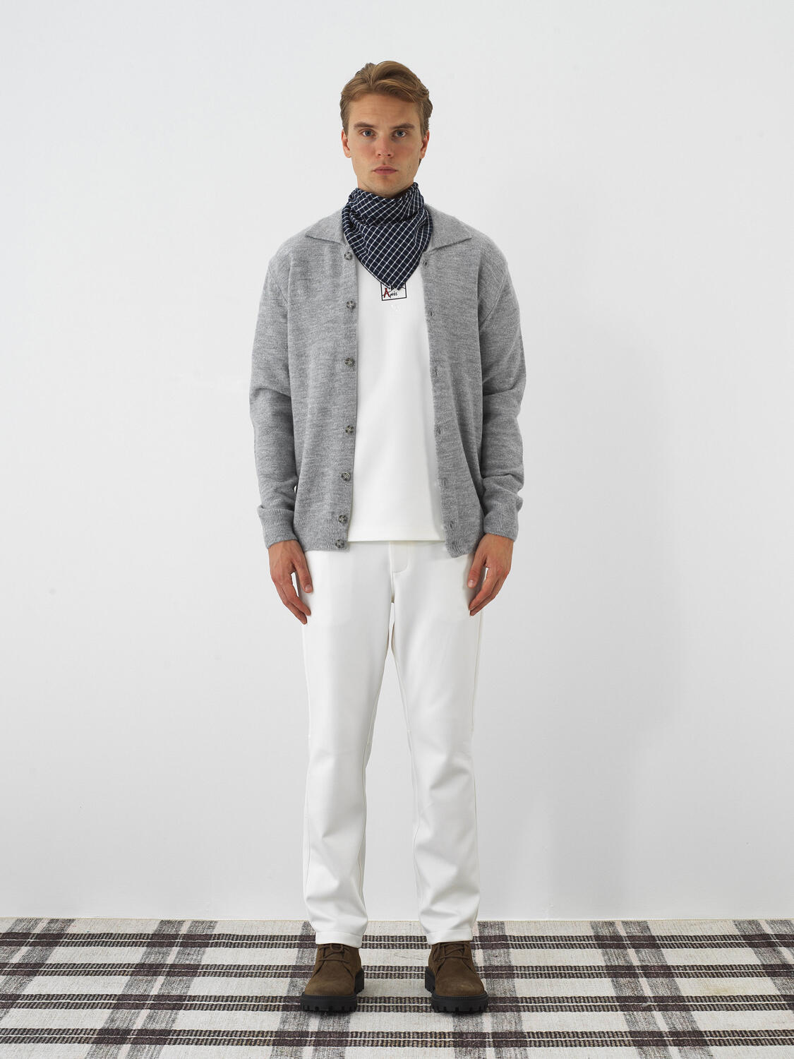 Gri Yumuşak Dokulu Regular Fit Hırka - 2