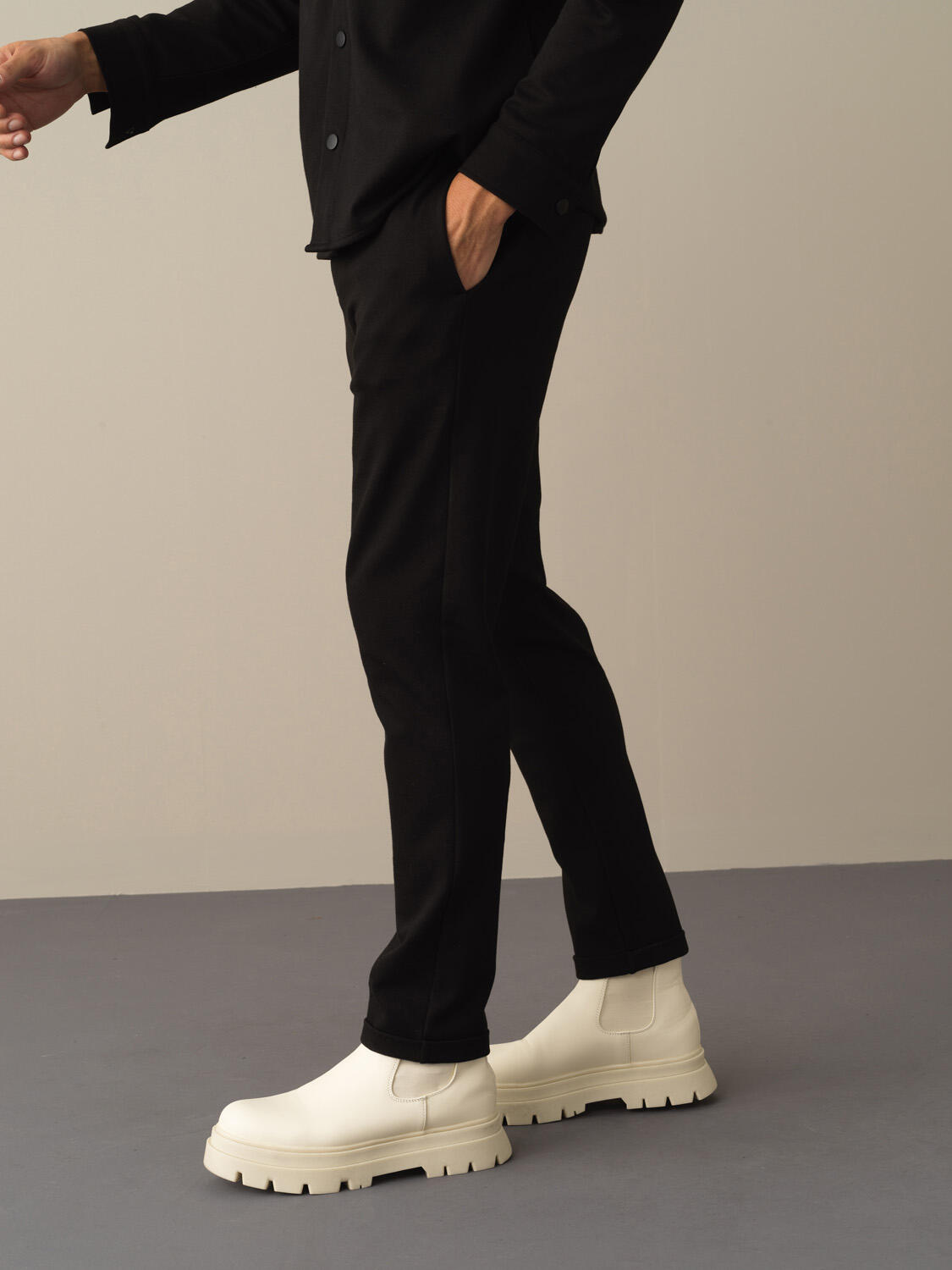 Siyah Esnek Dokulu Regular Fit Jogger Pantolon 