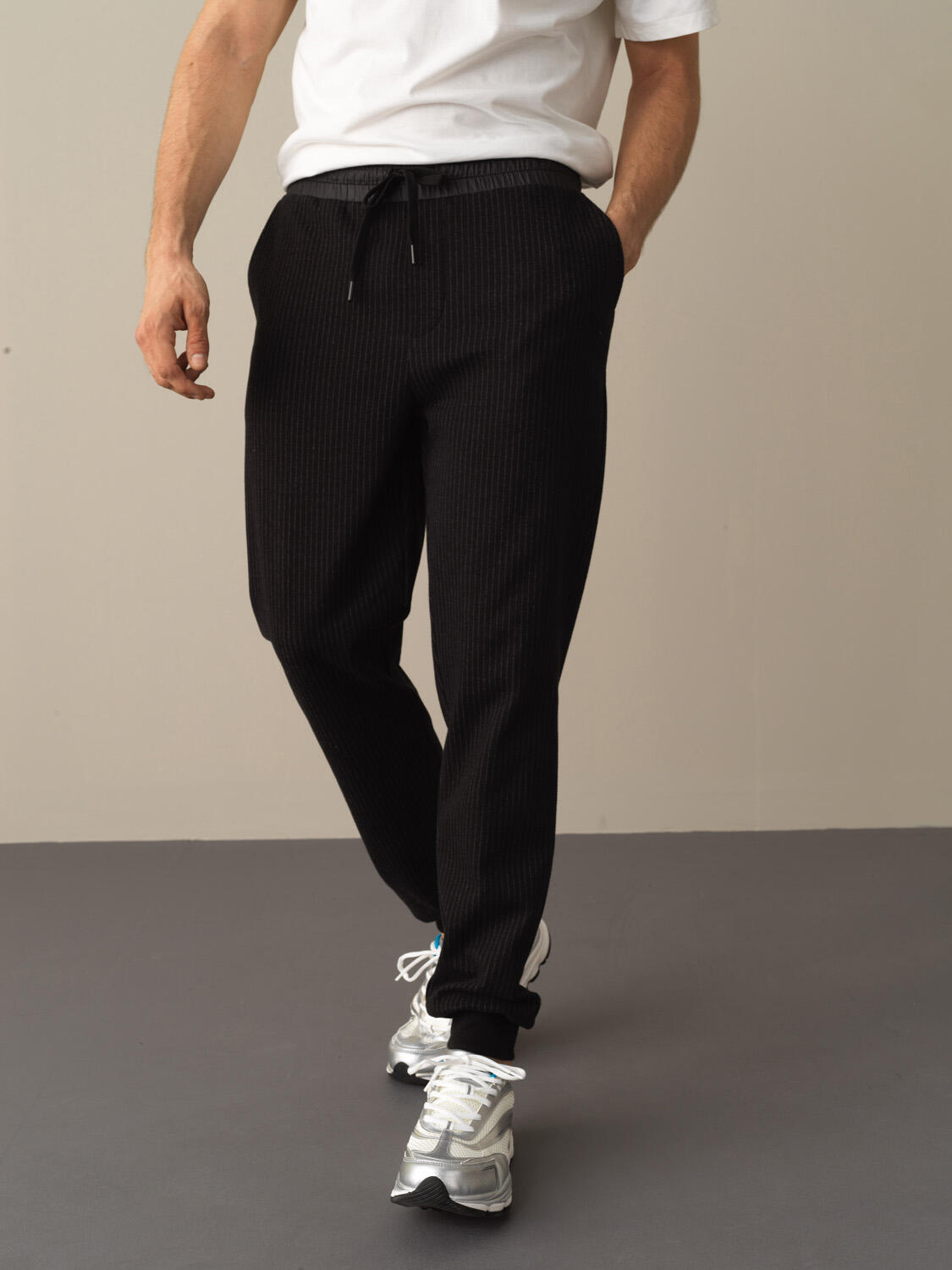 Siyah Pamuk Dokulu Regular Fit Jogger Pantolon 