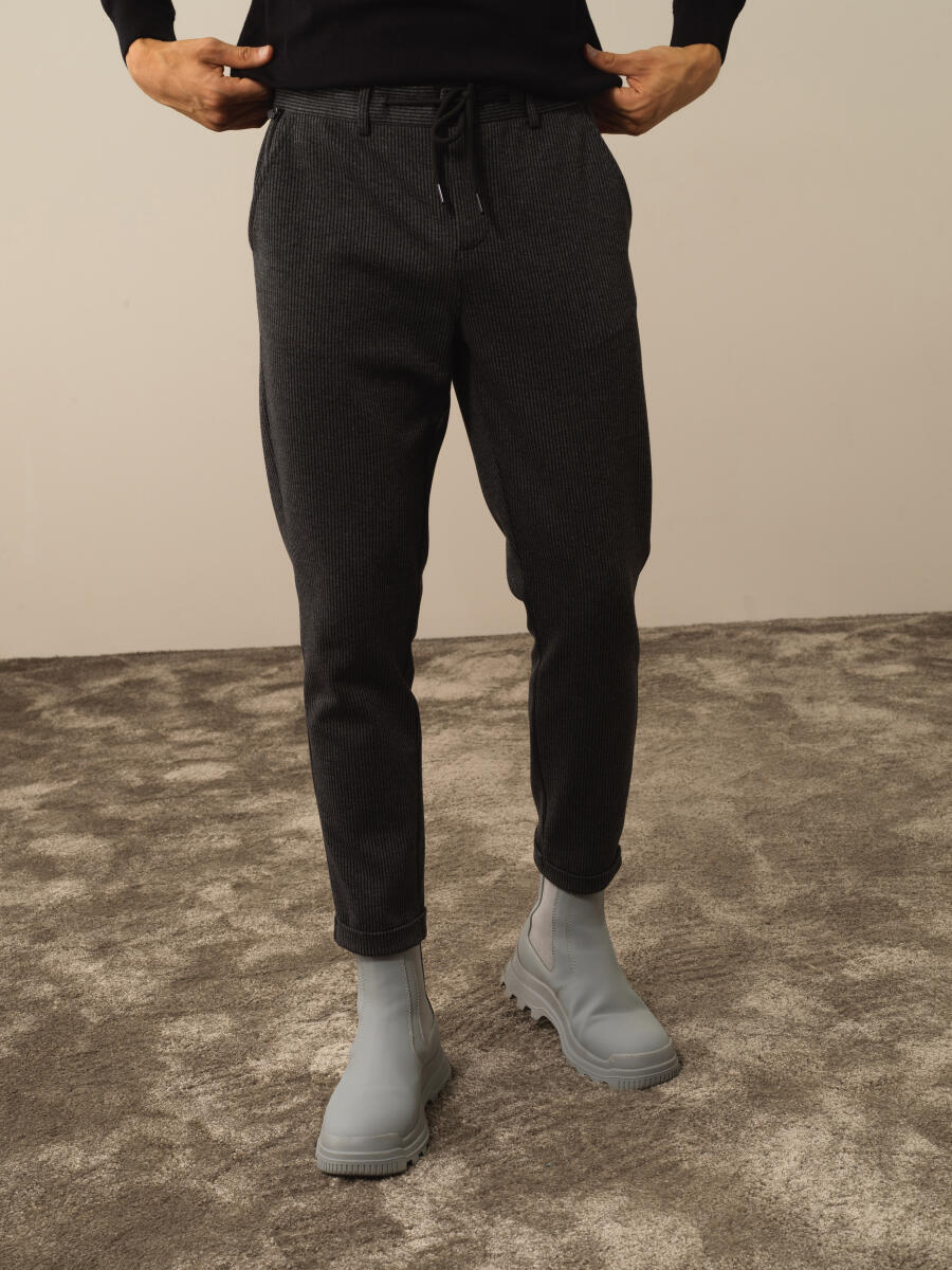 Siyah Pamuk Dokulu Slim Fit Jogger Pantolon