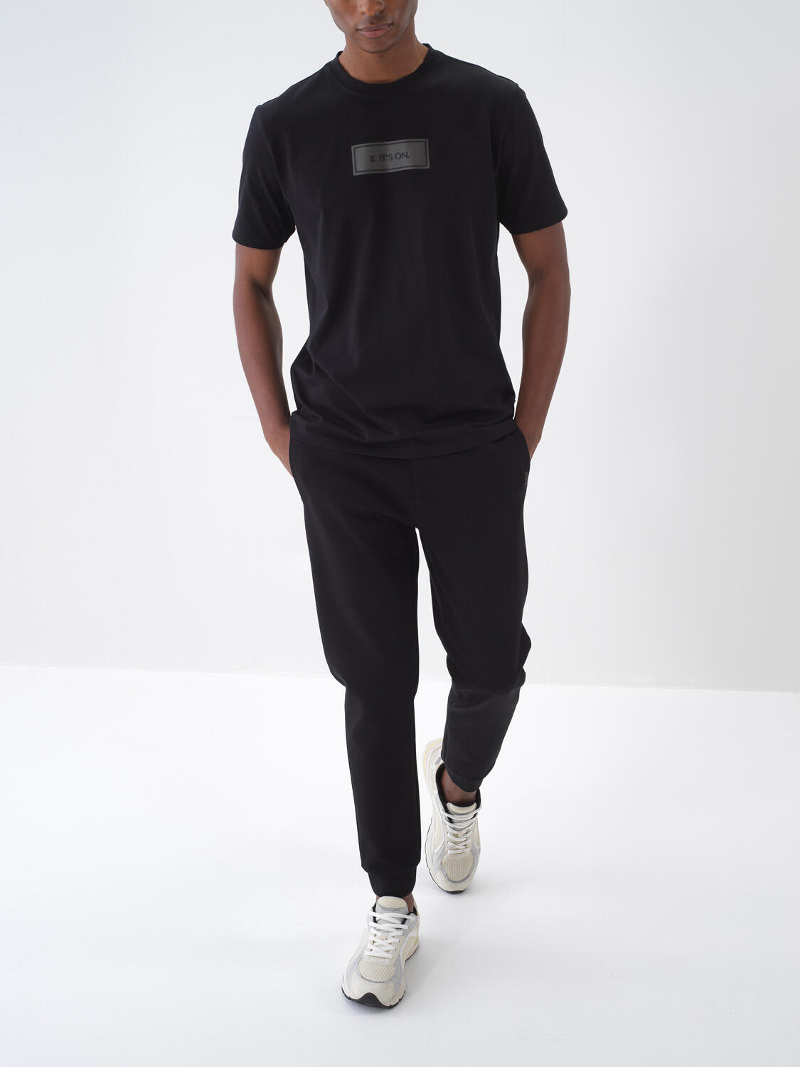 Siyah Pamuk Dokulu Regular Fit Jogger