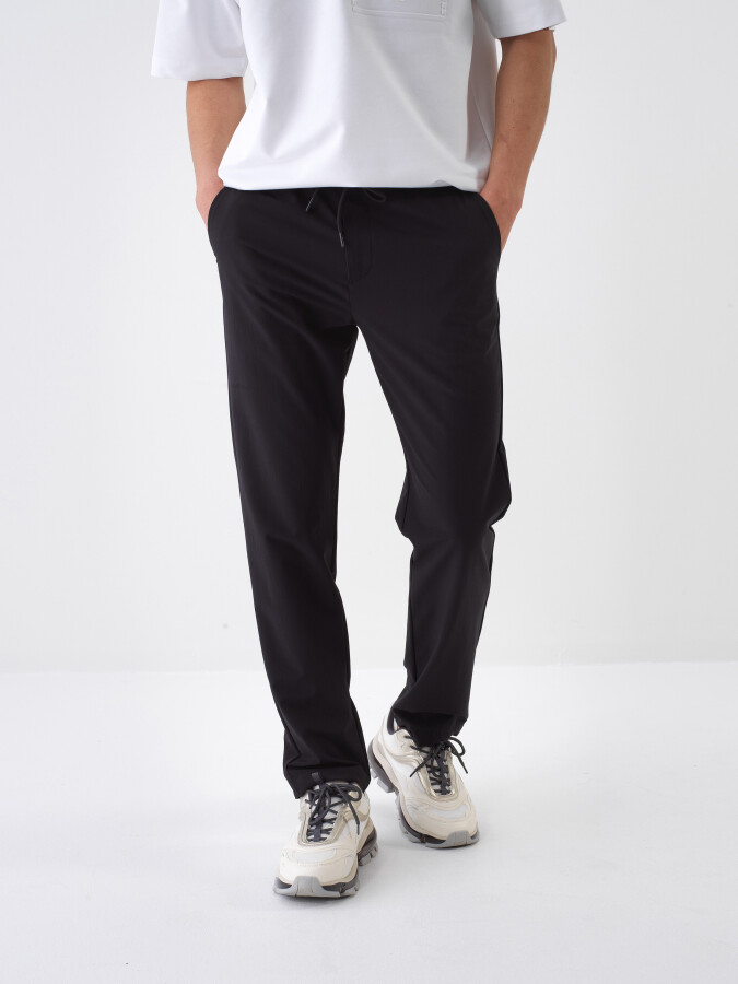 Siyah Formunu Koruyan Slim Fit Jogger