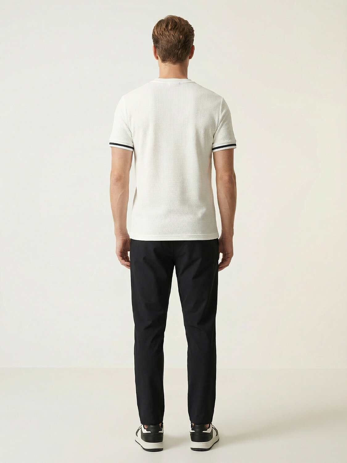 Siyah Formunu Koruyan Regular Fit Jogger (3)