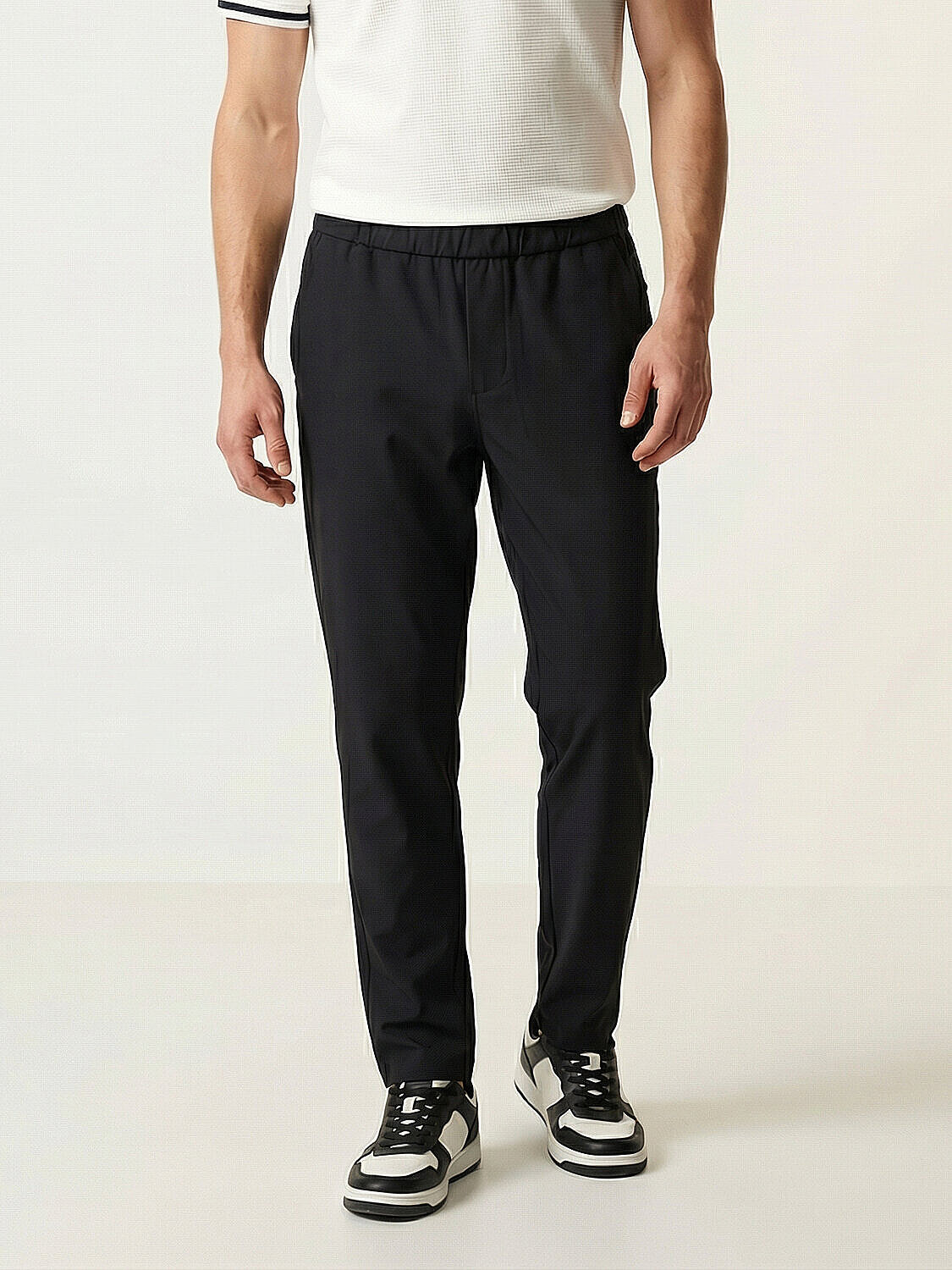 Siyah Formunu Koruyan Regular Fit Jogger (1)
