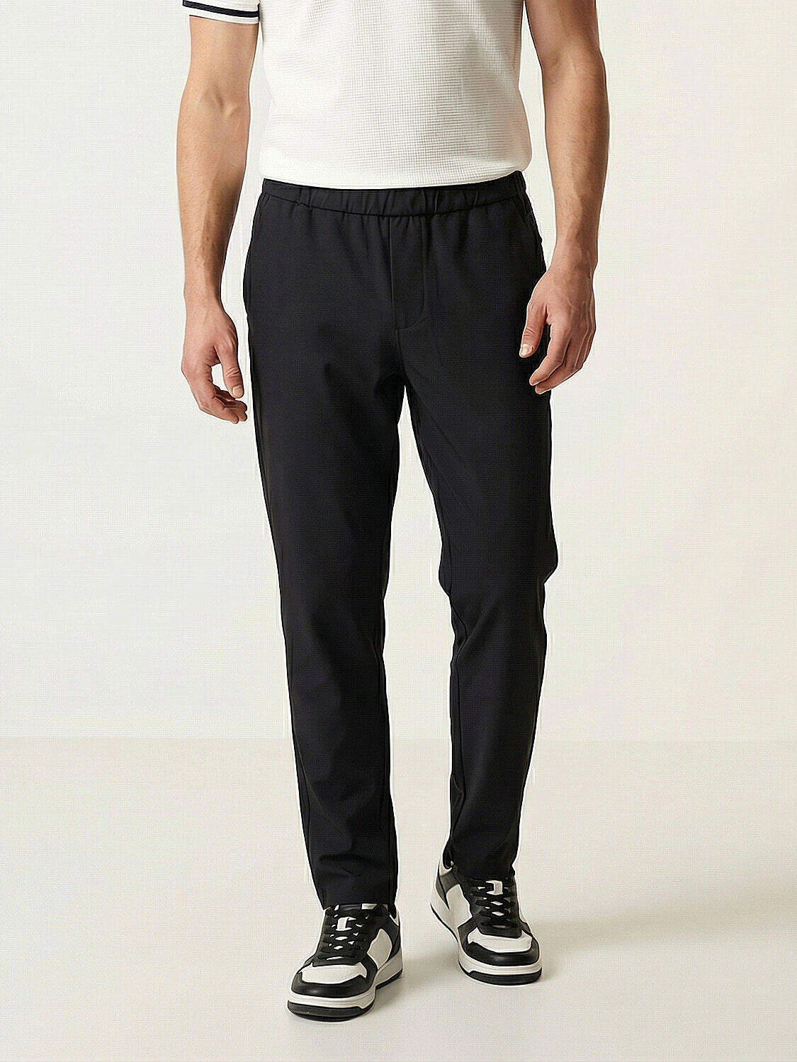 Siyah Formunu Koruyan Regular Fit Jogger (1)