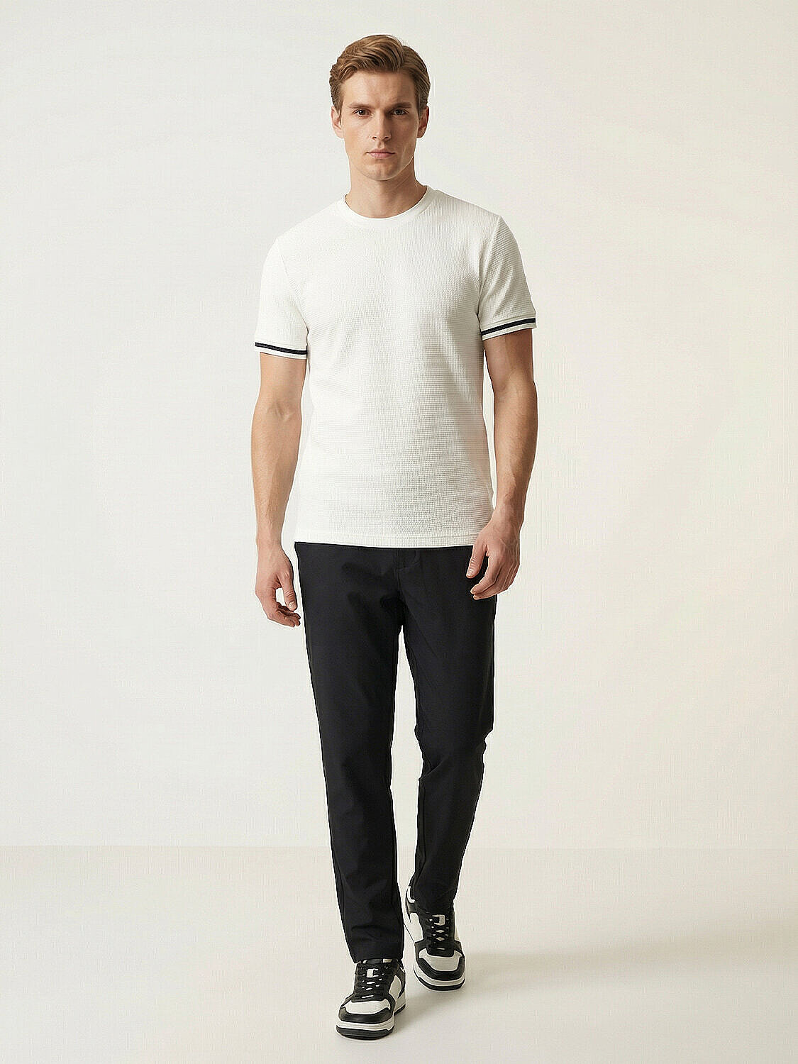 Siyah Formunu Koruyan Regular Fit Jogger (2)