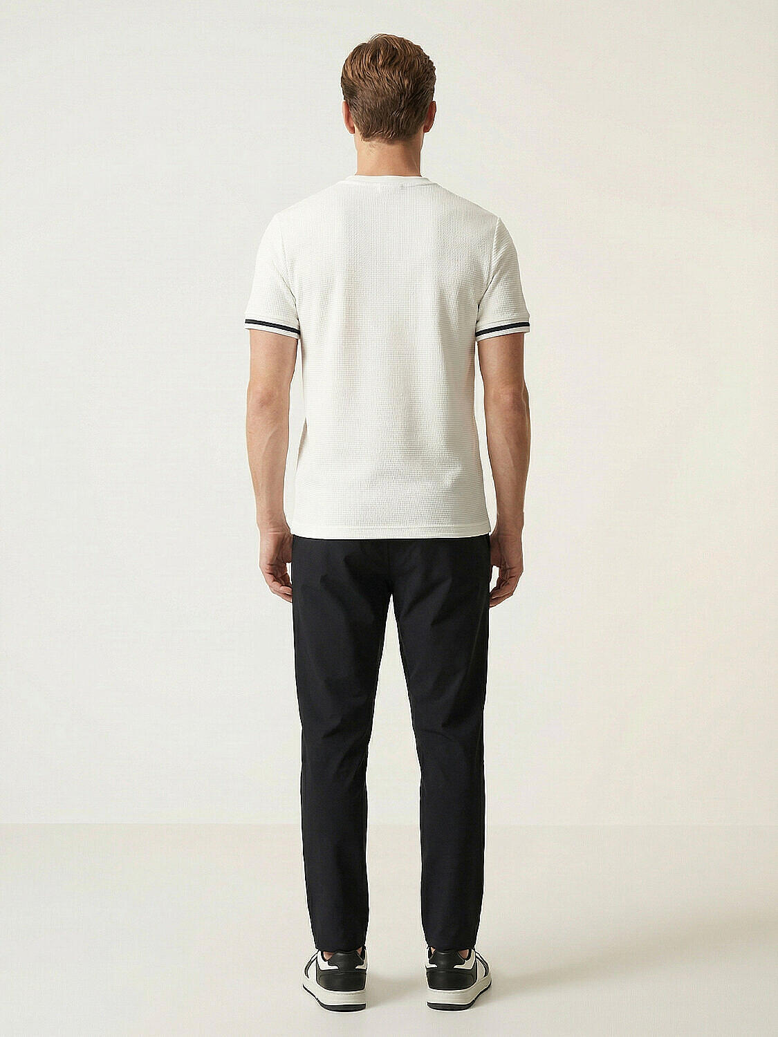 Siyah Formunu Koruyan Regular Fit Jogger (3)