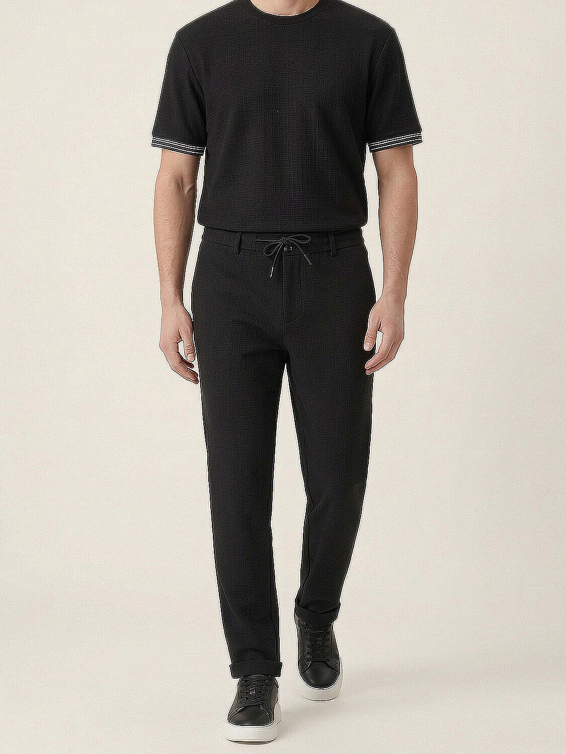 Siyah Pamuk Dokulu Regular Fit Jogger (1)