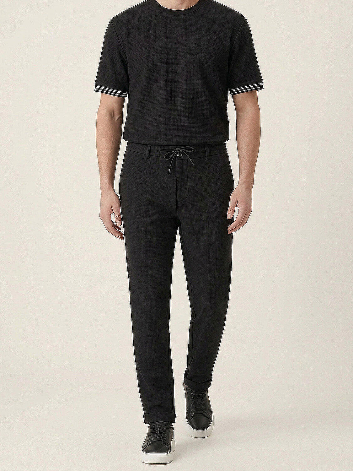 Siyah Pamuk Dokulu Regular Fit Jogger (1)