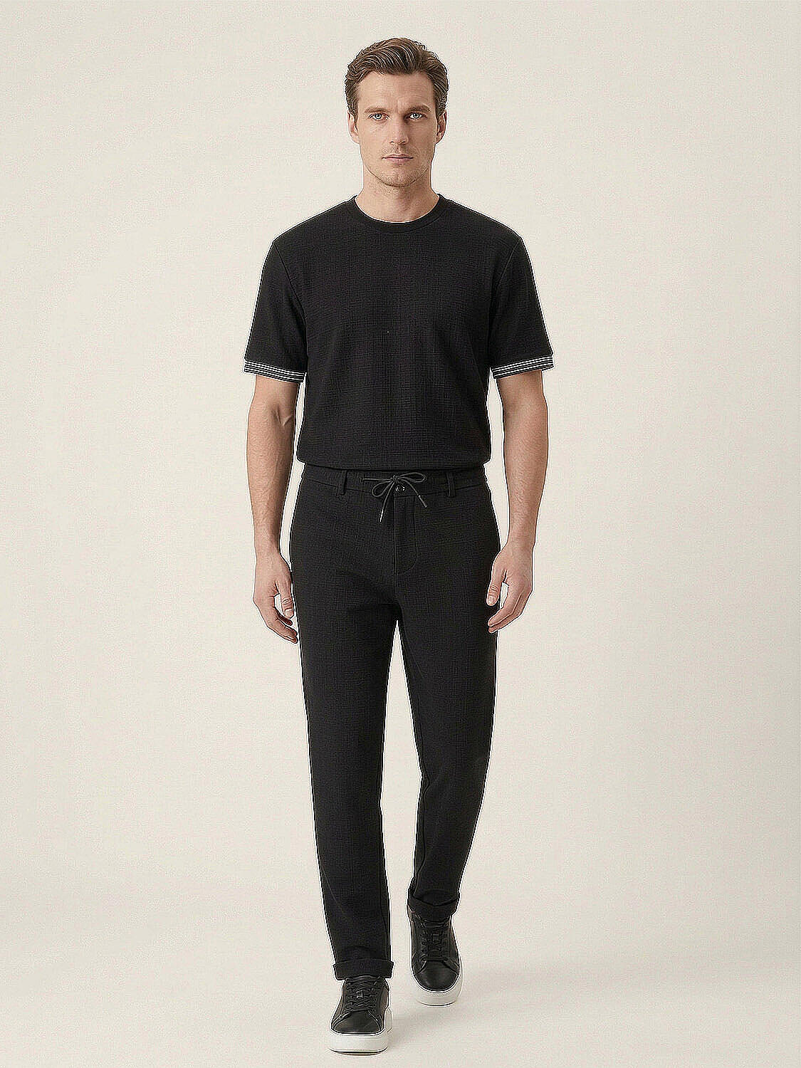 Siyah Pamuk Dokulu Regular Fit Jogger (2)
