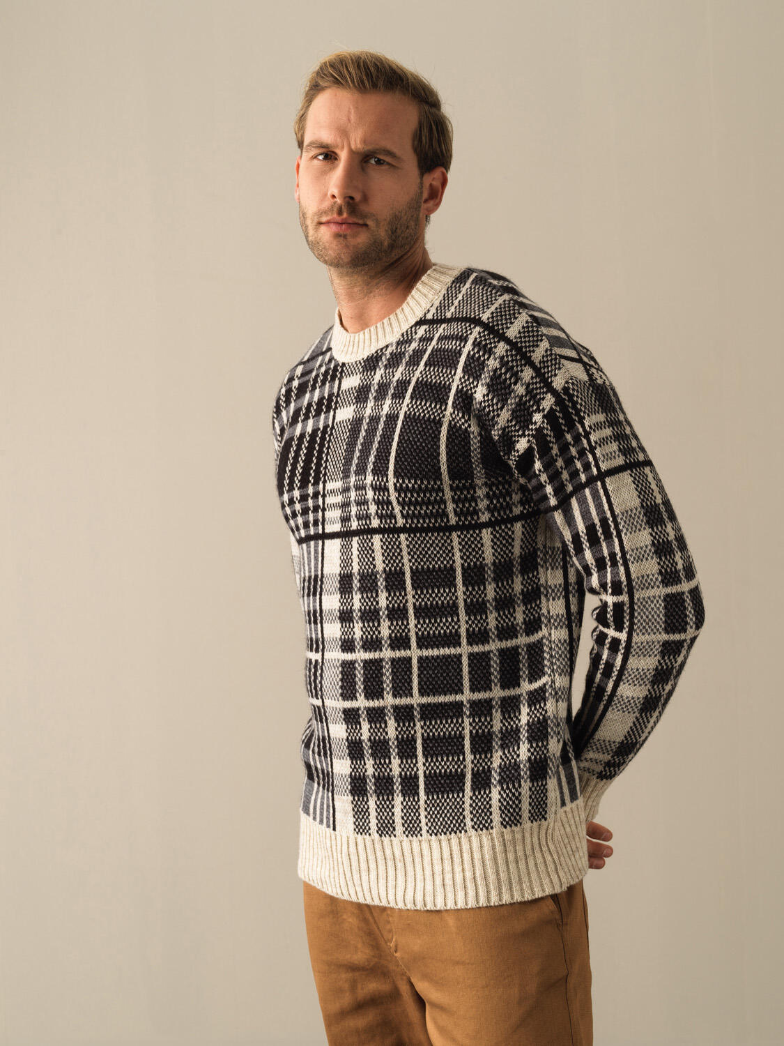 Siyah Yumuşak Dokulu Oversize Modern Ekose Kazak