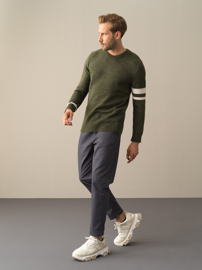 Haki Yumuşak Dokulu Regular Fit Çizgi Detaylı Kazak - Xint