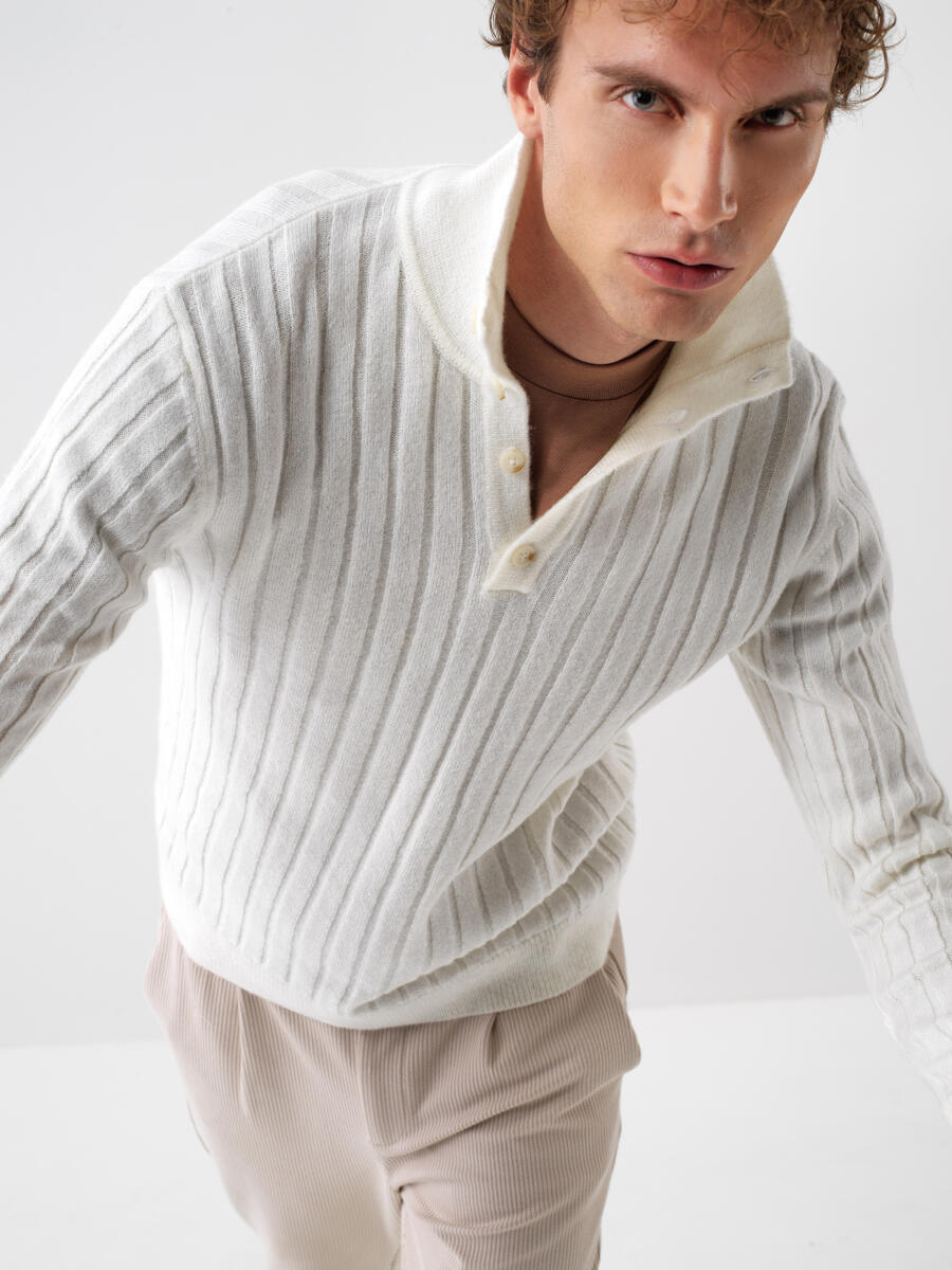 Ekru Yumuşak Dokulu Regular Fit Kazak - 1