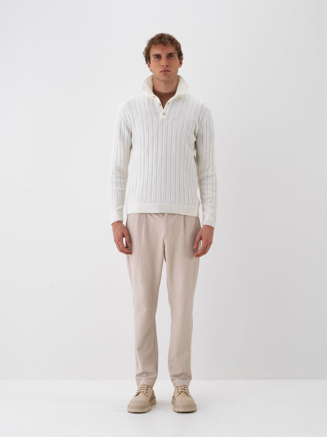 Ekru Yumuşak Dokulu Regular Fit Kazak - Xint