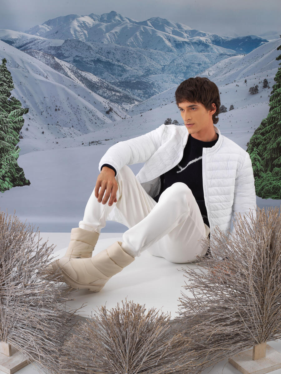 Beyaz Formunu Koruyan Regular Fit Mont