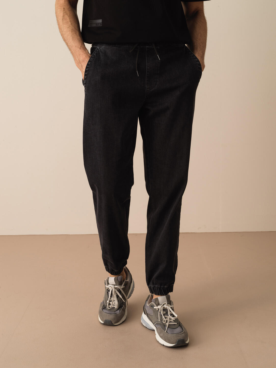 Siyah Pamuk Dokulu Slim Fit Pantolon