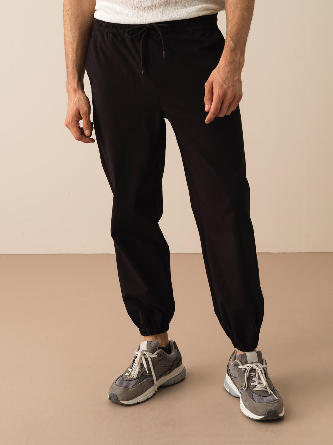 Siyah Pamuk Dokulu Slim Fit Pantolon