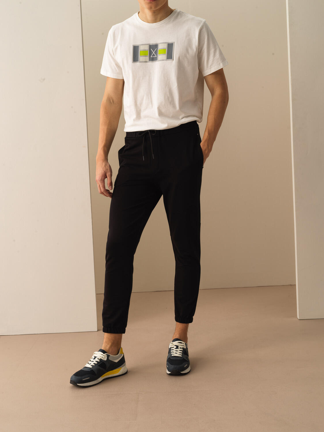 Siyah Pamuk Dokulu Slim Fit Pantolon