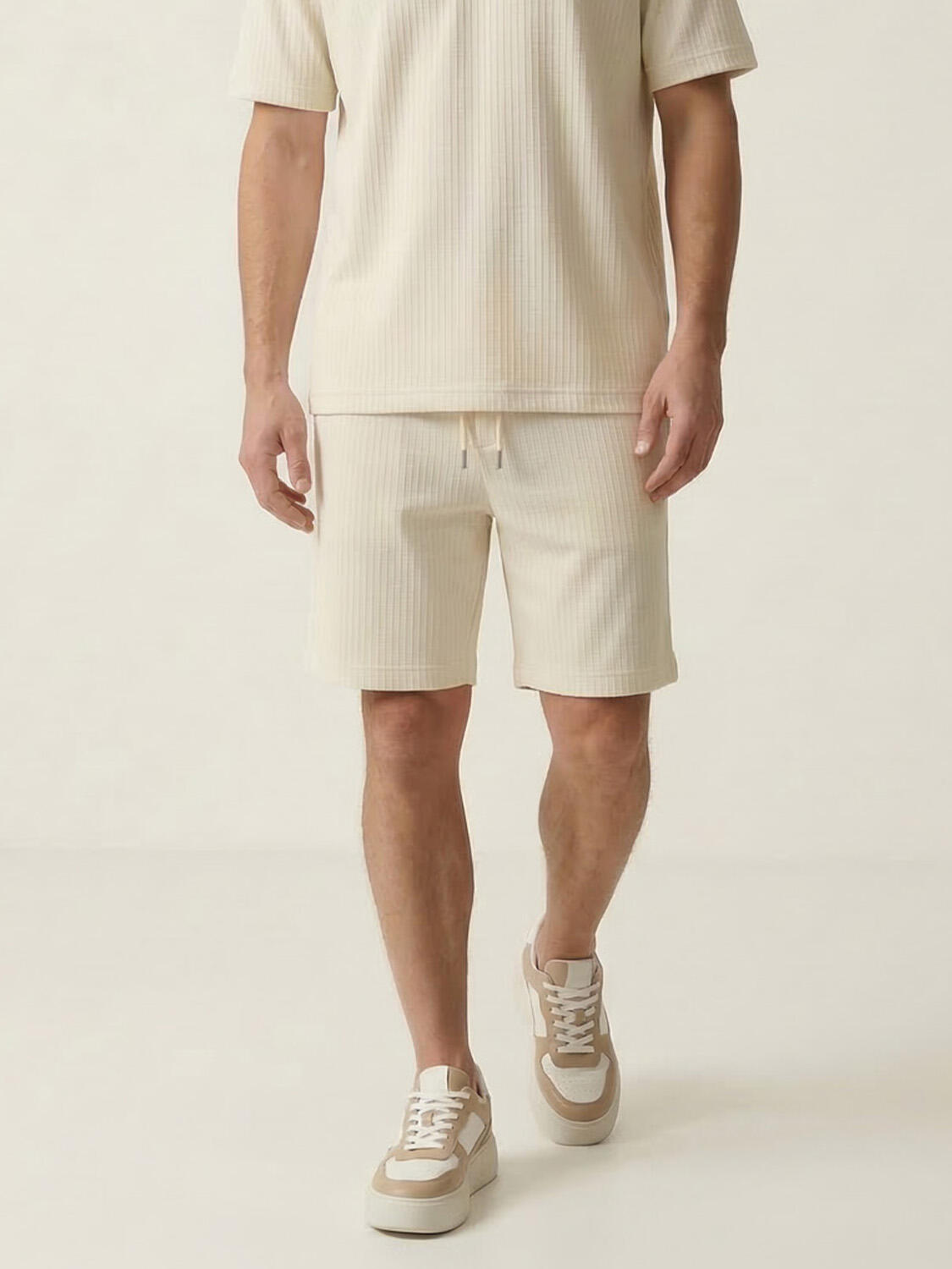 Bej Doğal Dökümlü Regular Fit Şort - 1