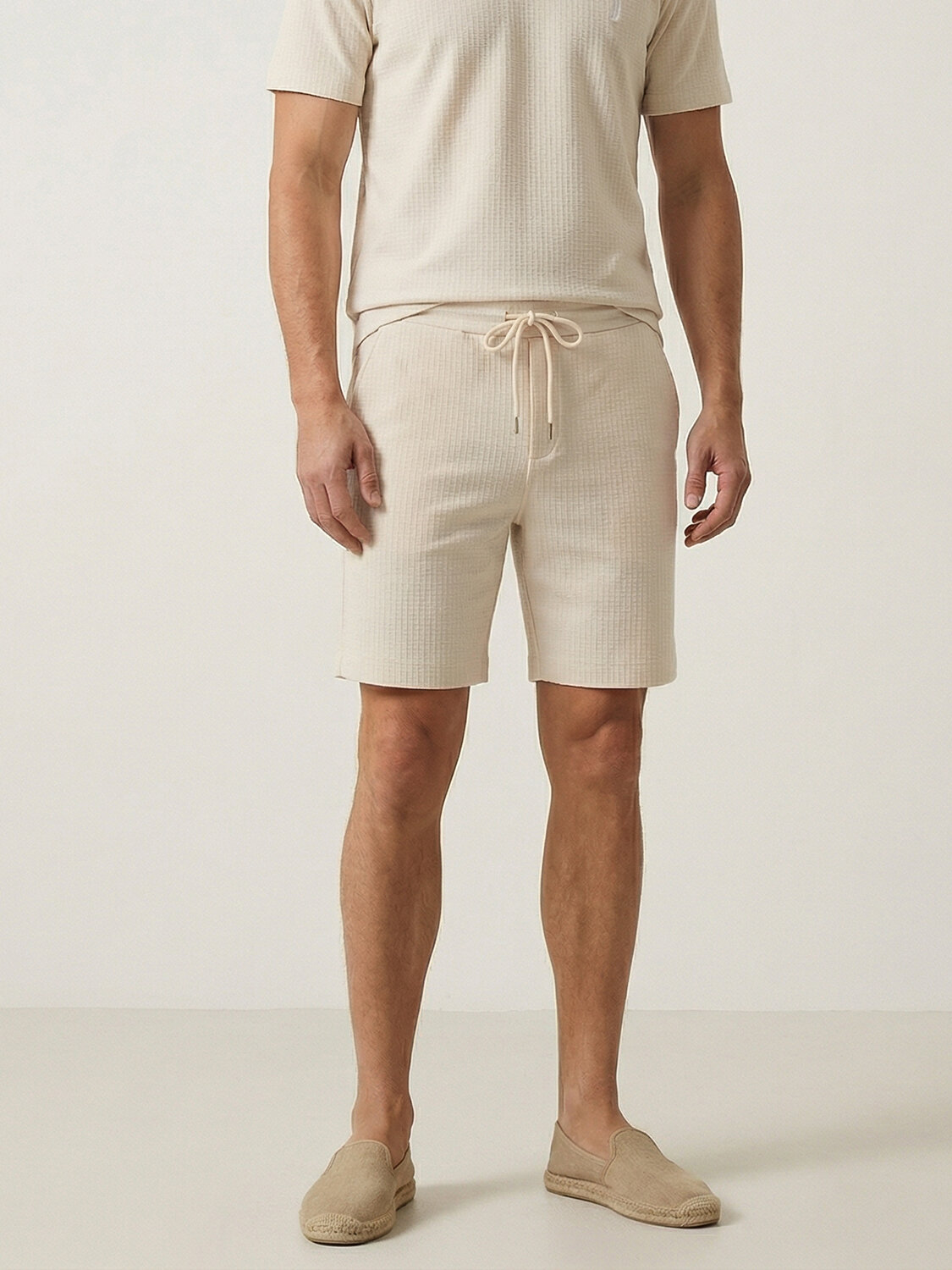 Bej Doğal Dökümlü Regular Fit Şort
