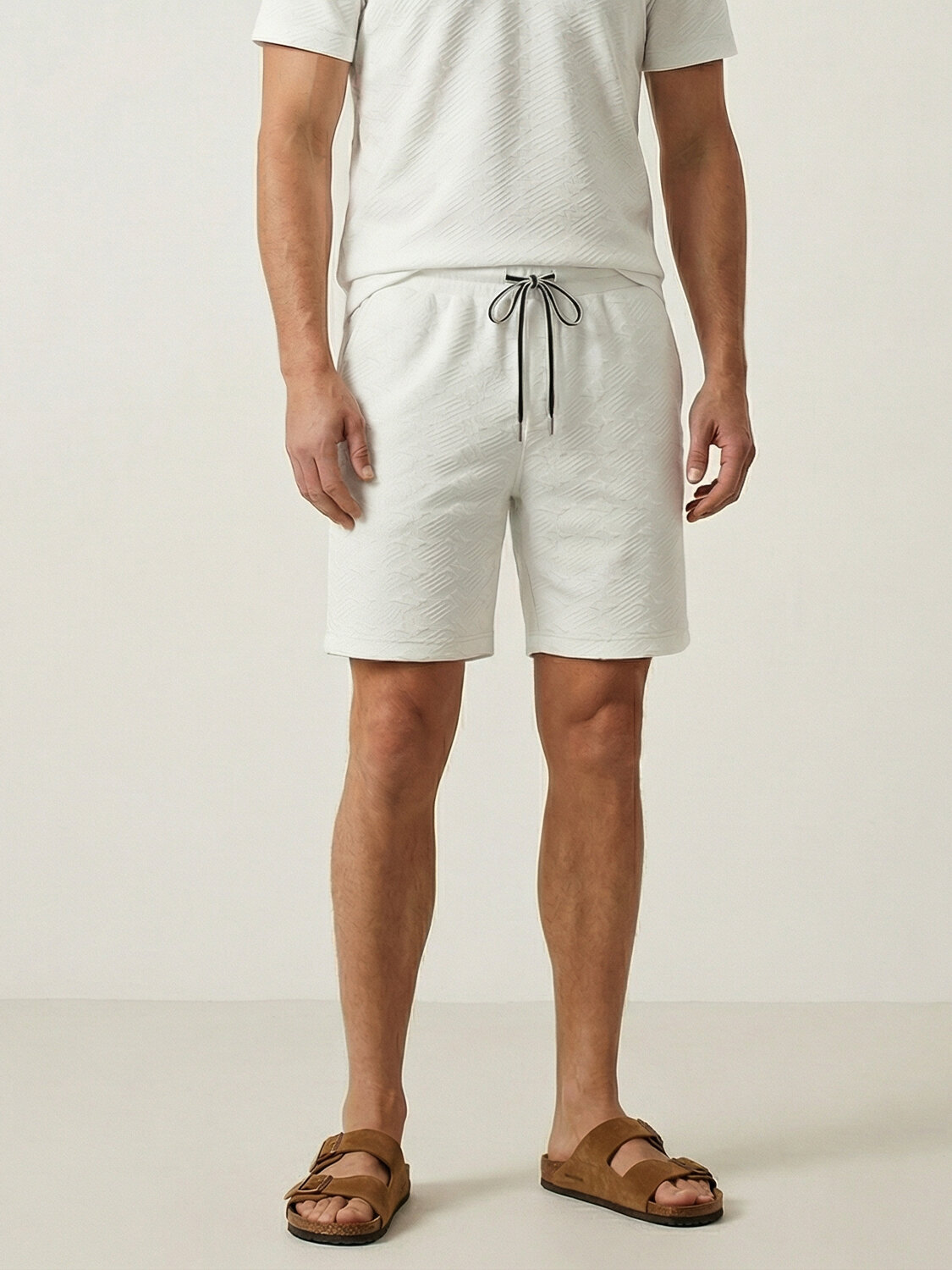 Beyaz Doğal Dökümlü Regular Fit Şort