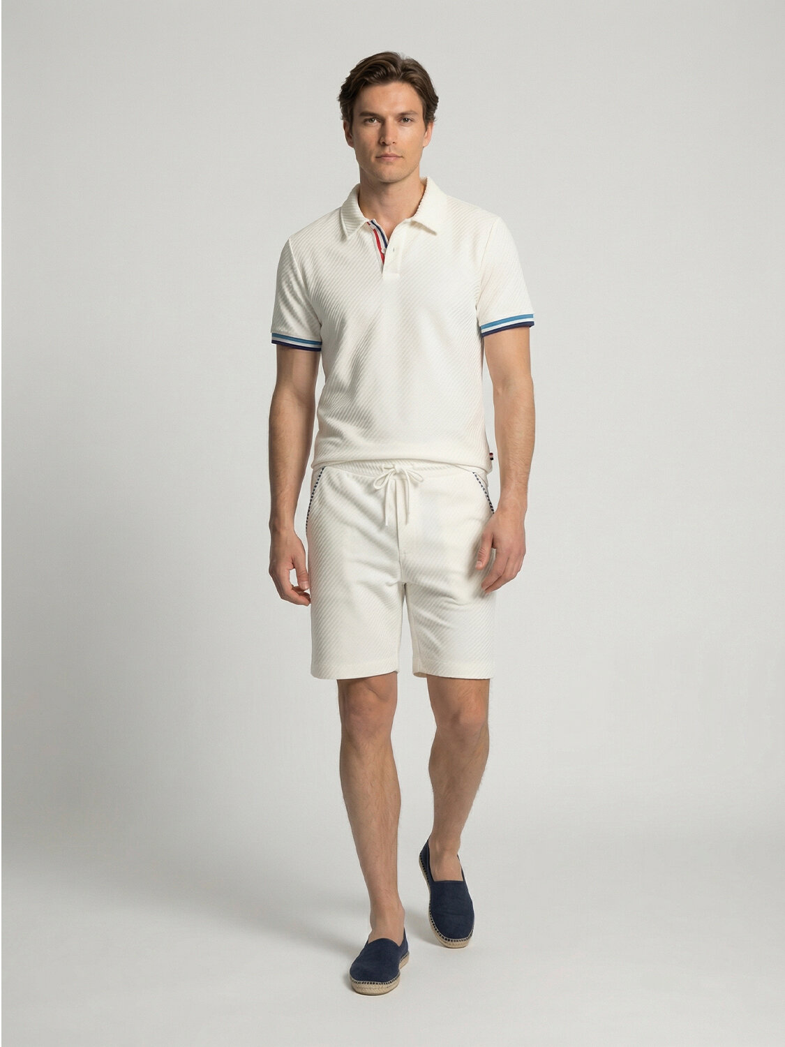 Beyaz Pamuk Dokulu Regular Fit Şort (1)