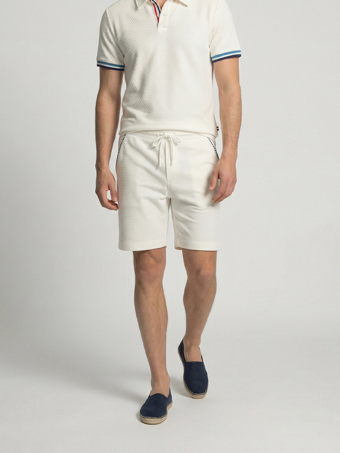 Beyaz Pamuk Dokulu Regular Fit Şort