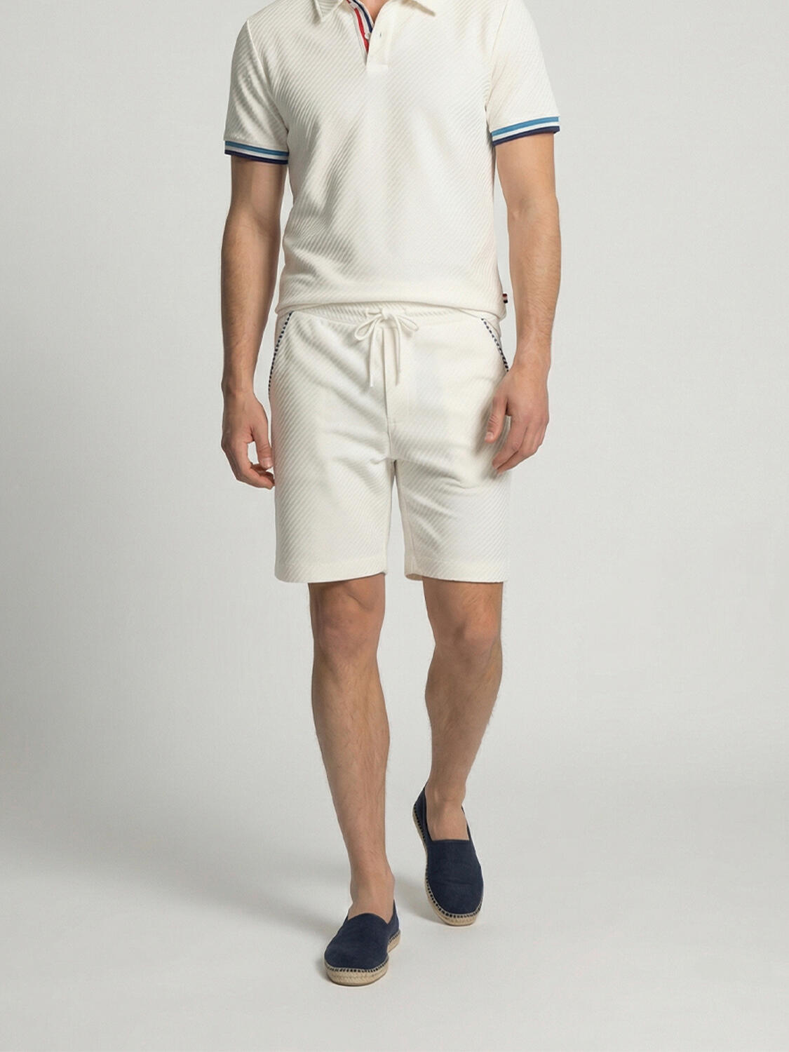 Beyaz Pamuk Dokulu Regular Fit Şort - 1