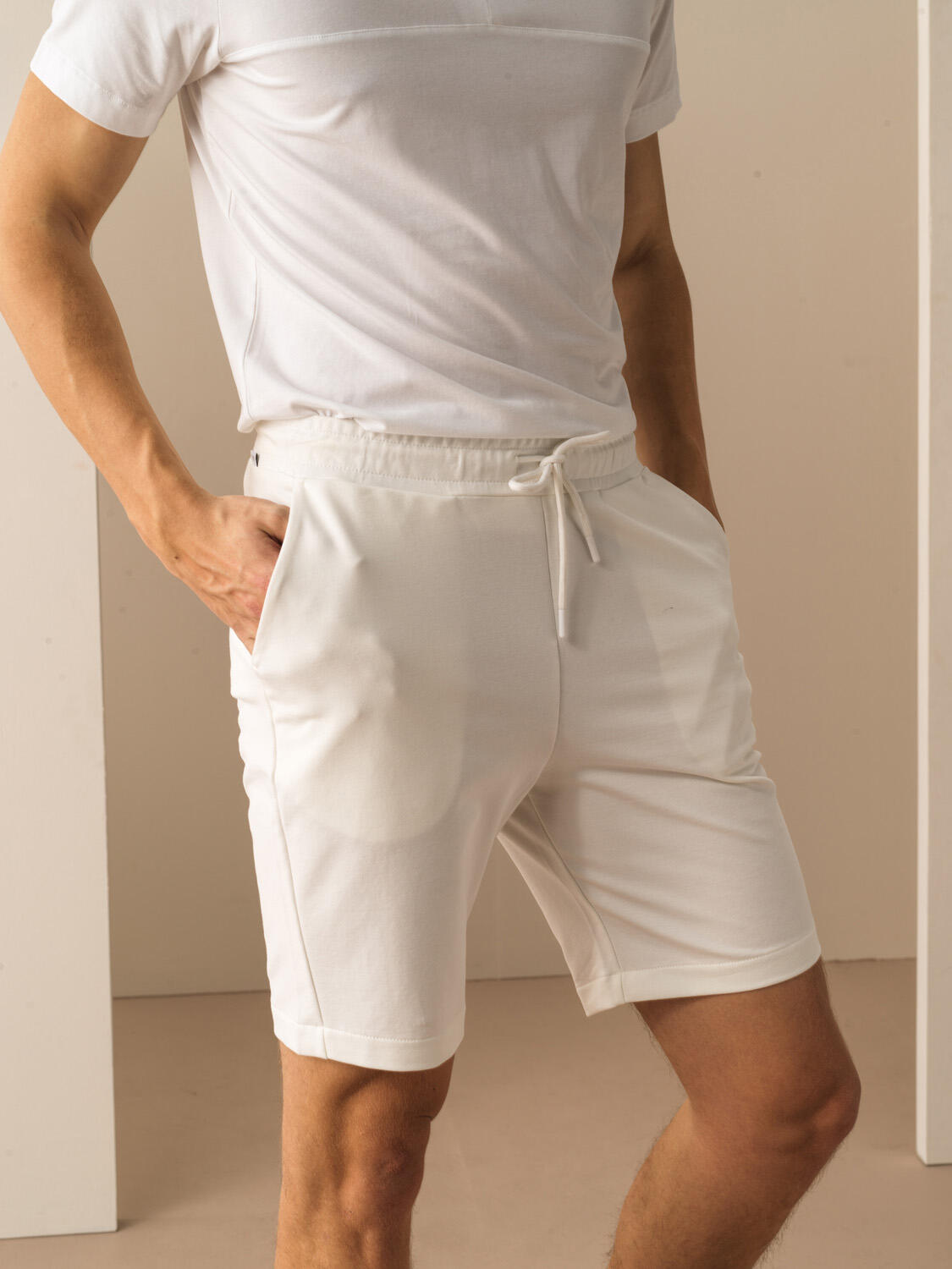 Kırık Beyaz Pamuk Dokulu Slim Fit Şort