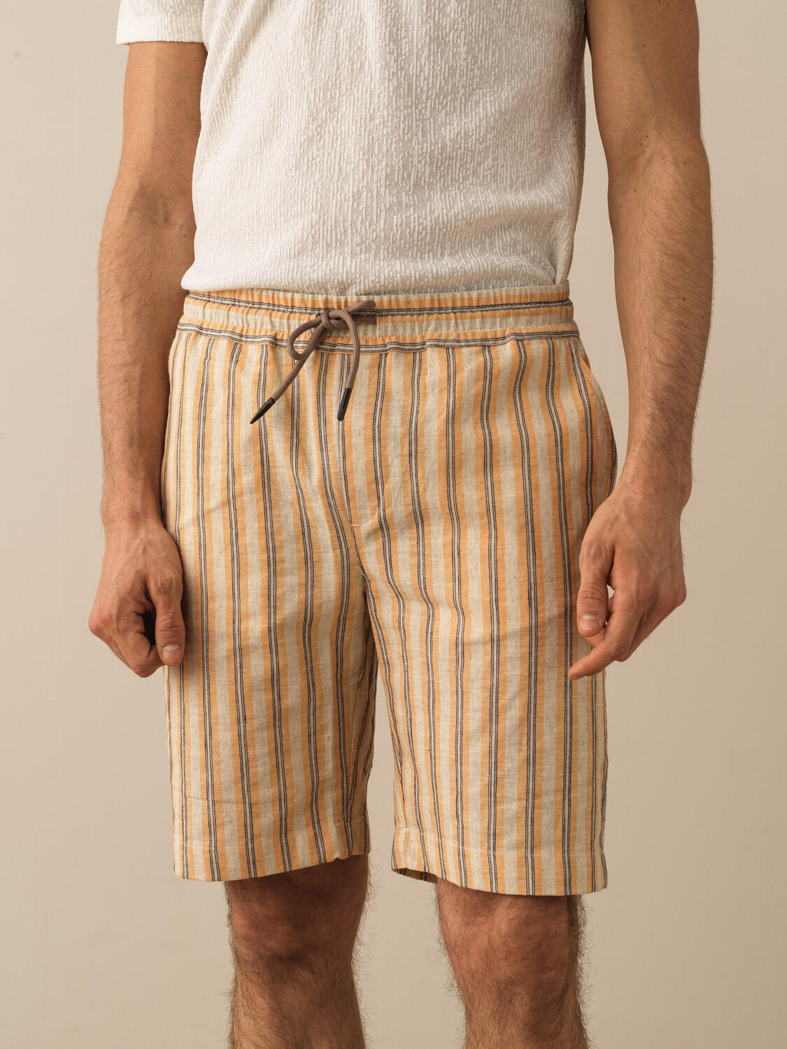 Sarı Keten Karışımlı Regular Fit Şort