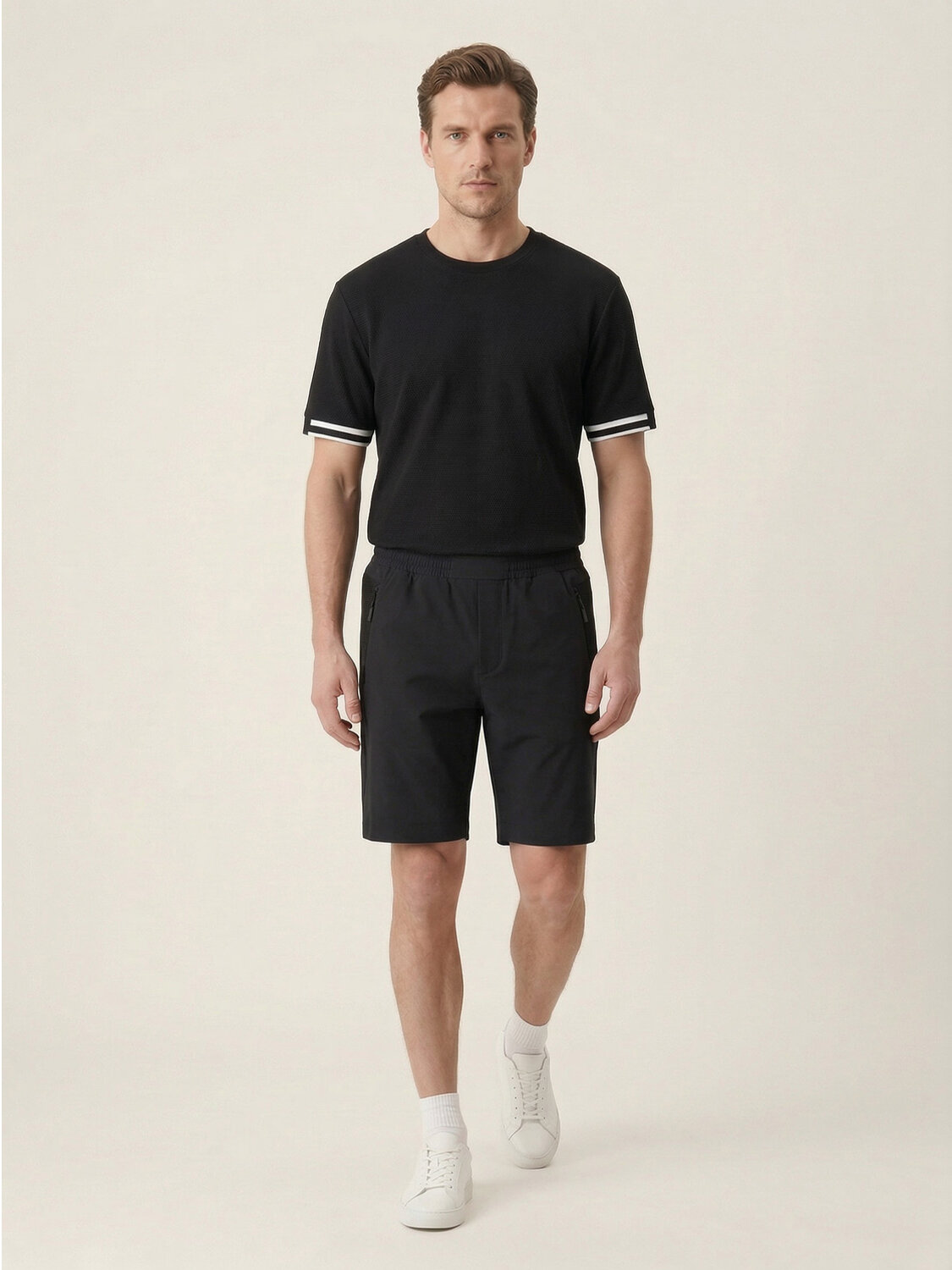 Siyah Formunu Koruyan Regular Fit Şort (1)