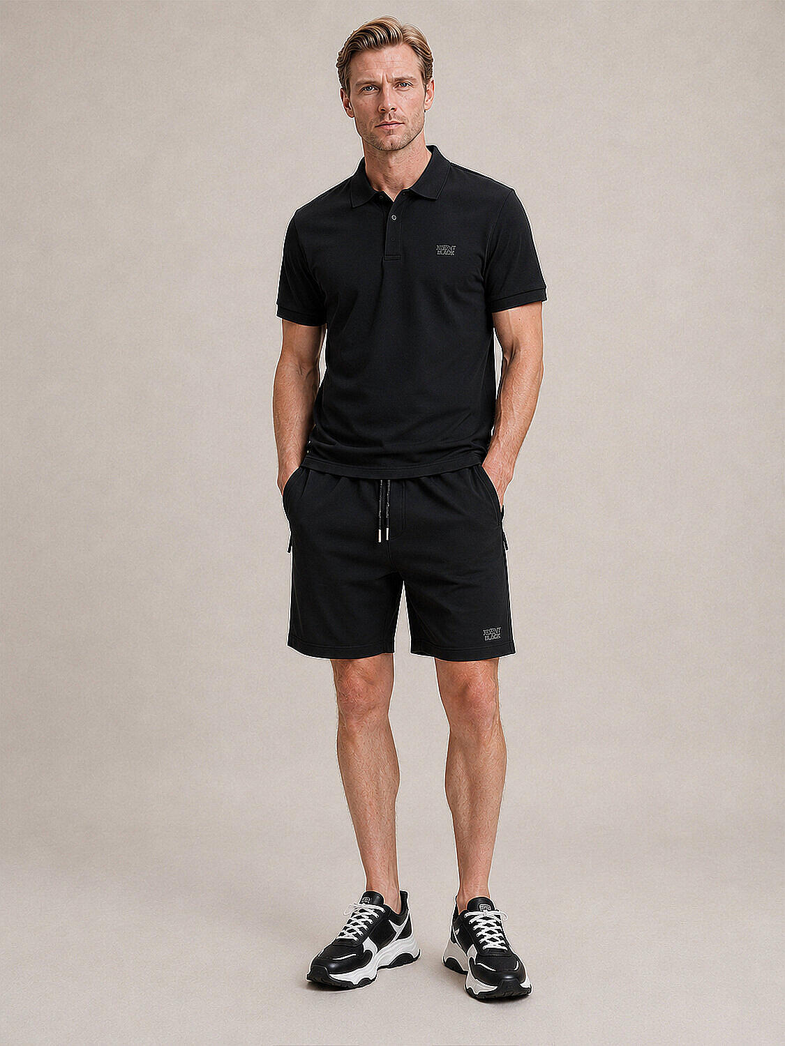 Siyah Formunu Koruyan Slim Fit Şort (2)