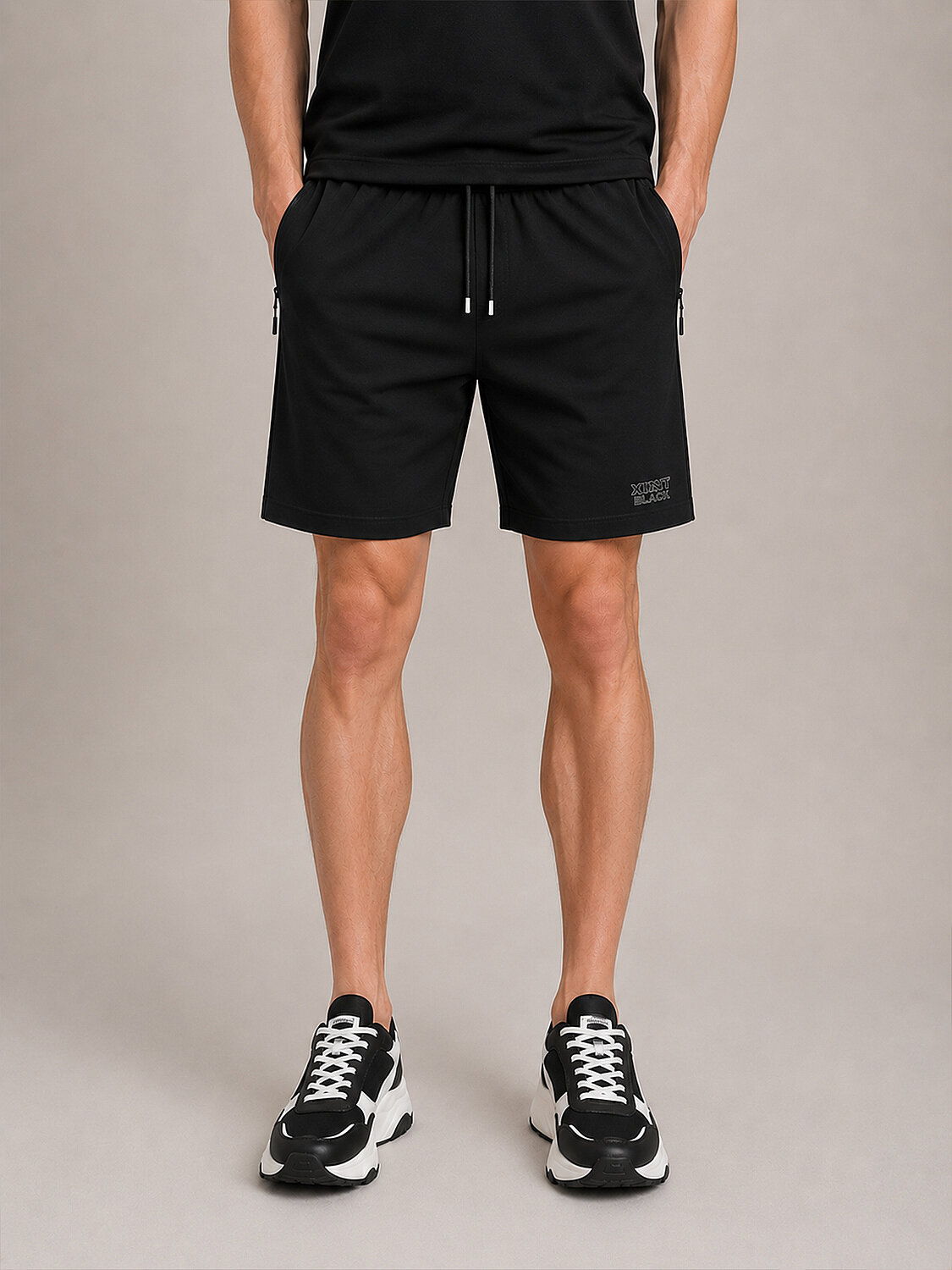 Siyah Formunu Koruyan Slim Fit Şort