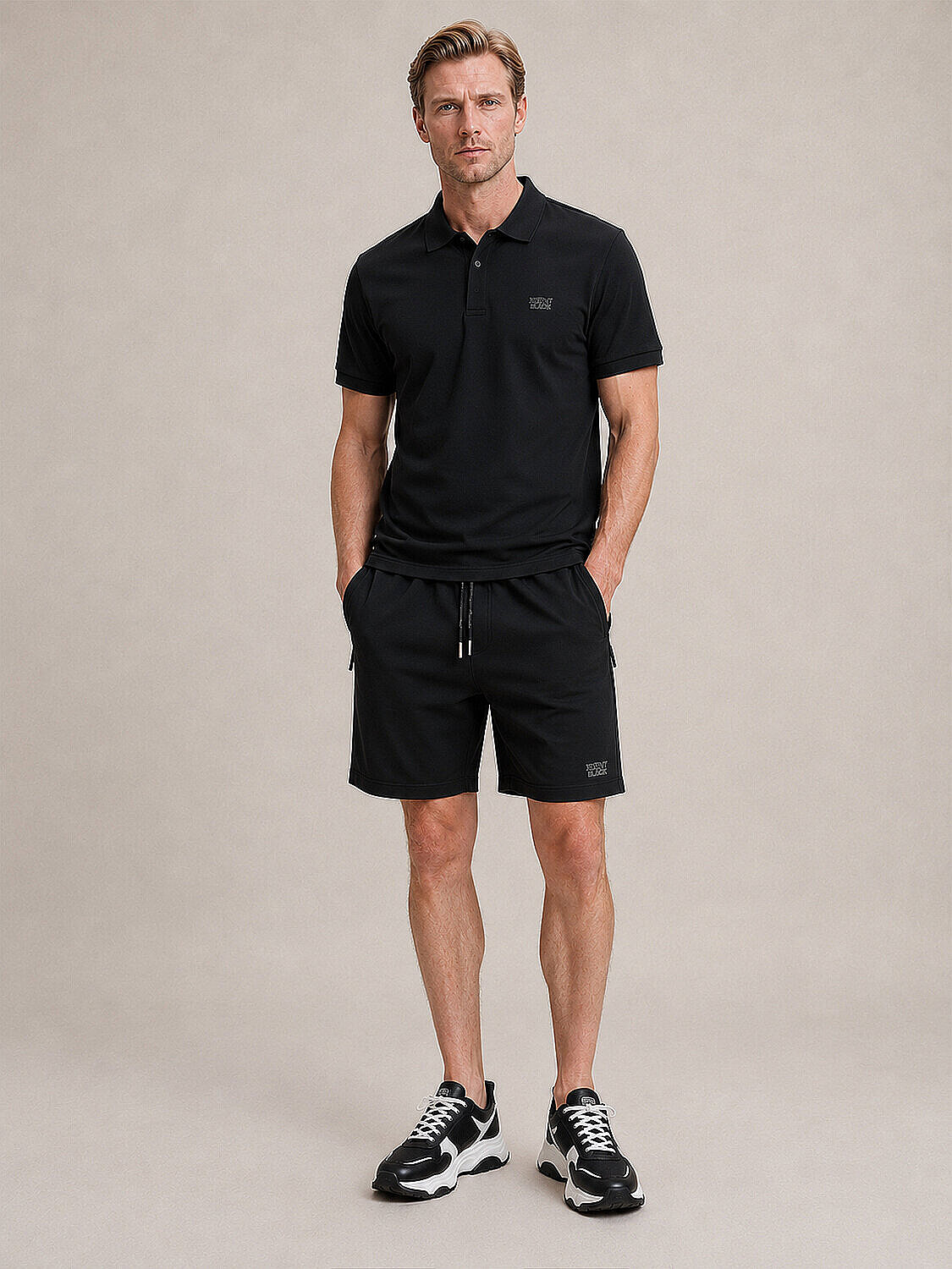 Siyah Formunu Koruyan Slim Fit Şort (1)