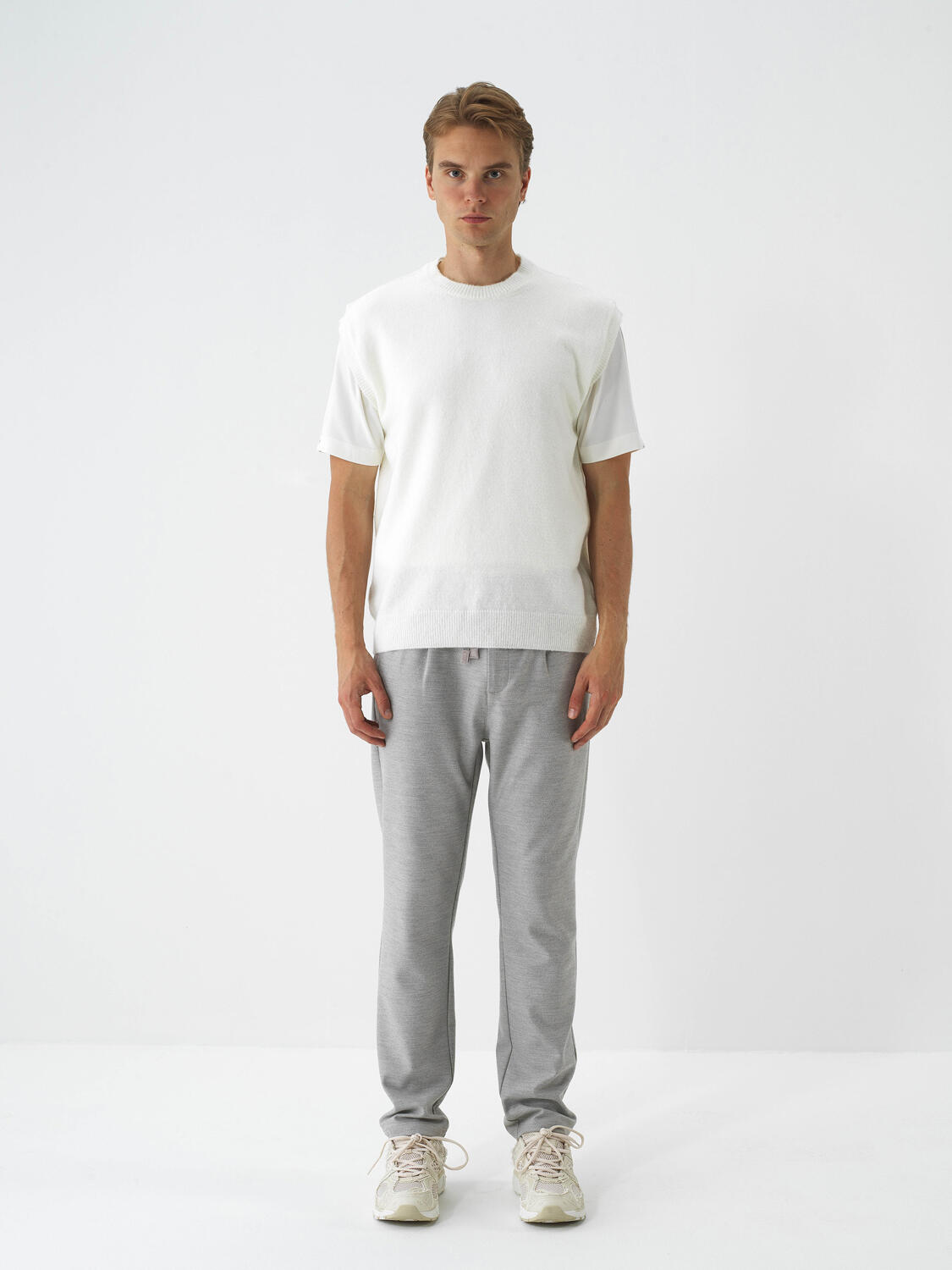 Ekru Yumuşak Dokulu Regular Fit Süveter - 2