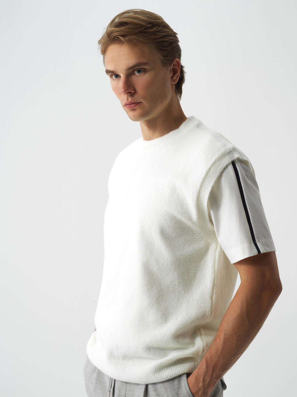 Ekru Yumuşak Dokulu Regular Fit Süveter