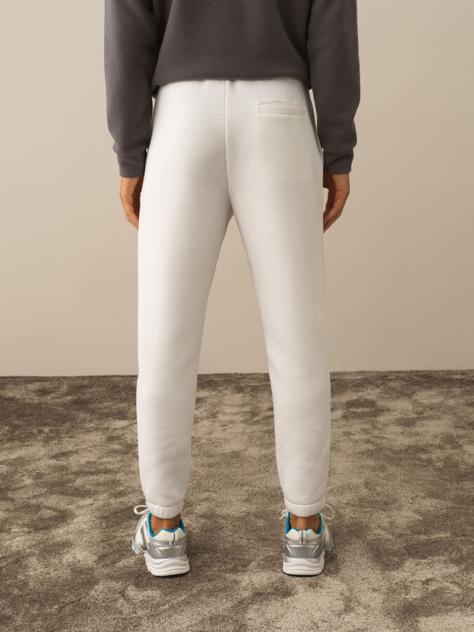 Kırık Beyaz Pamuk Dokulu Regular Fit Sweat Pantolon - Xint
