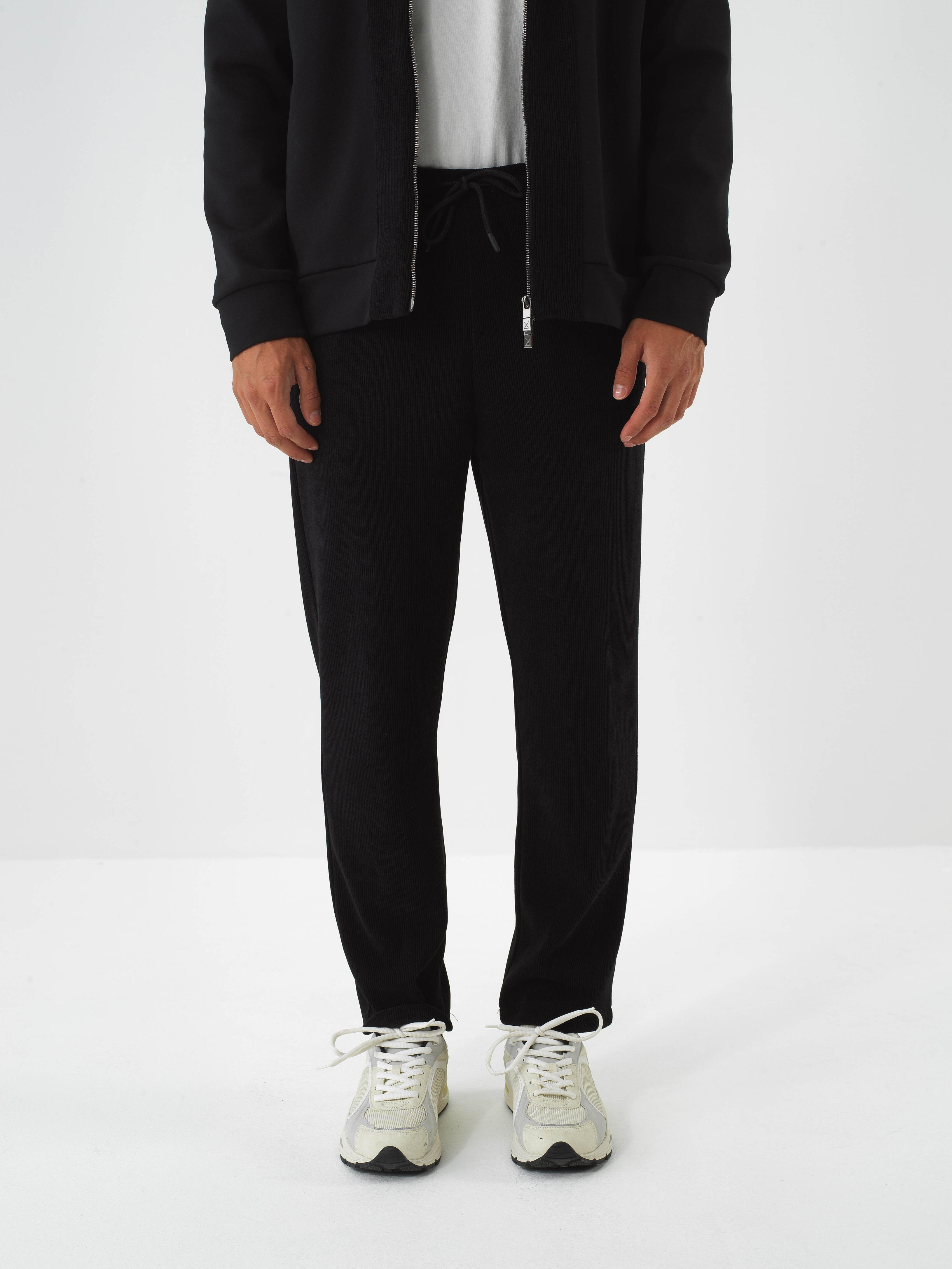 Siyah Lüks Dokulu Soft Kadife Slim Fit Sweat Pantolon