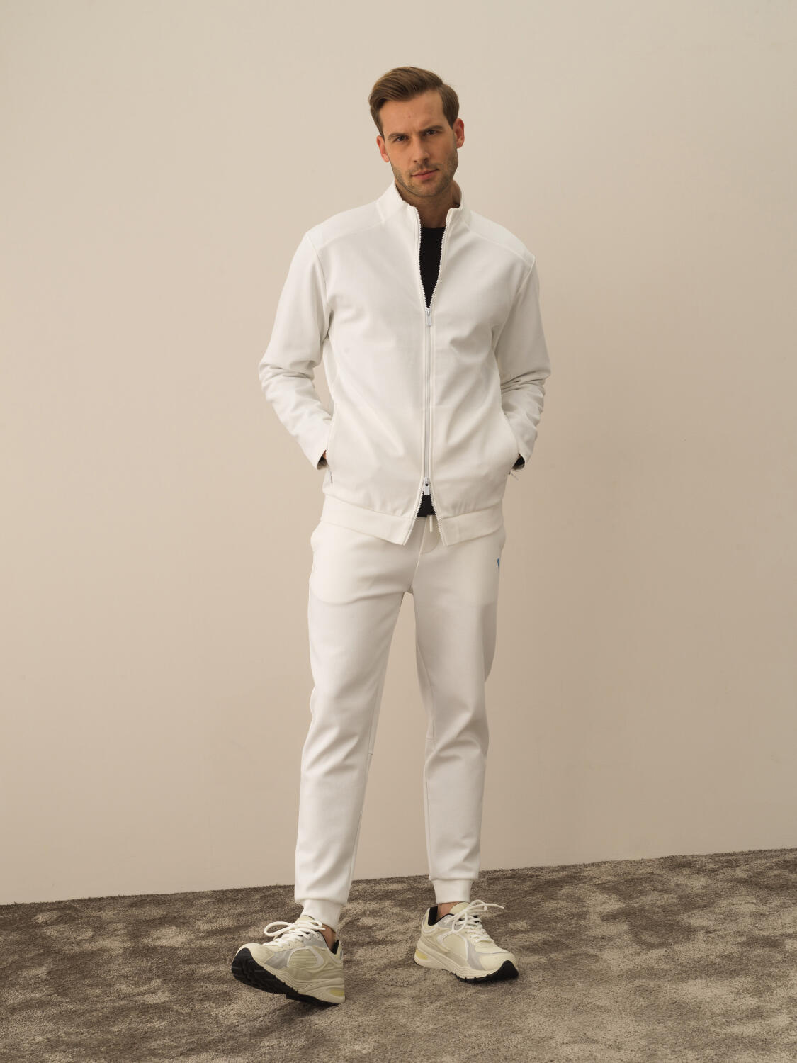Kırık Beyaz Pamuk Dokulu Regular Fit Sweatmont