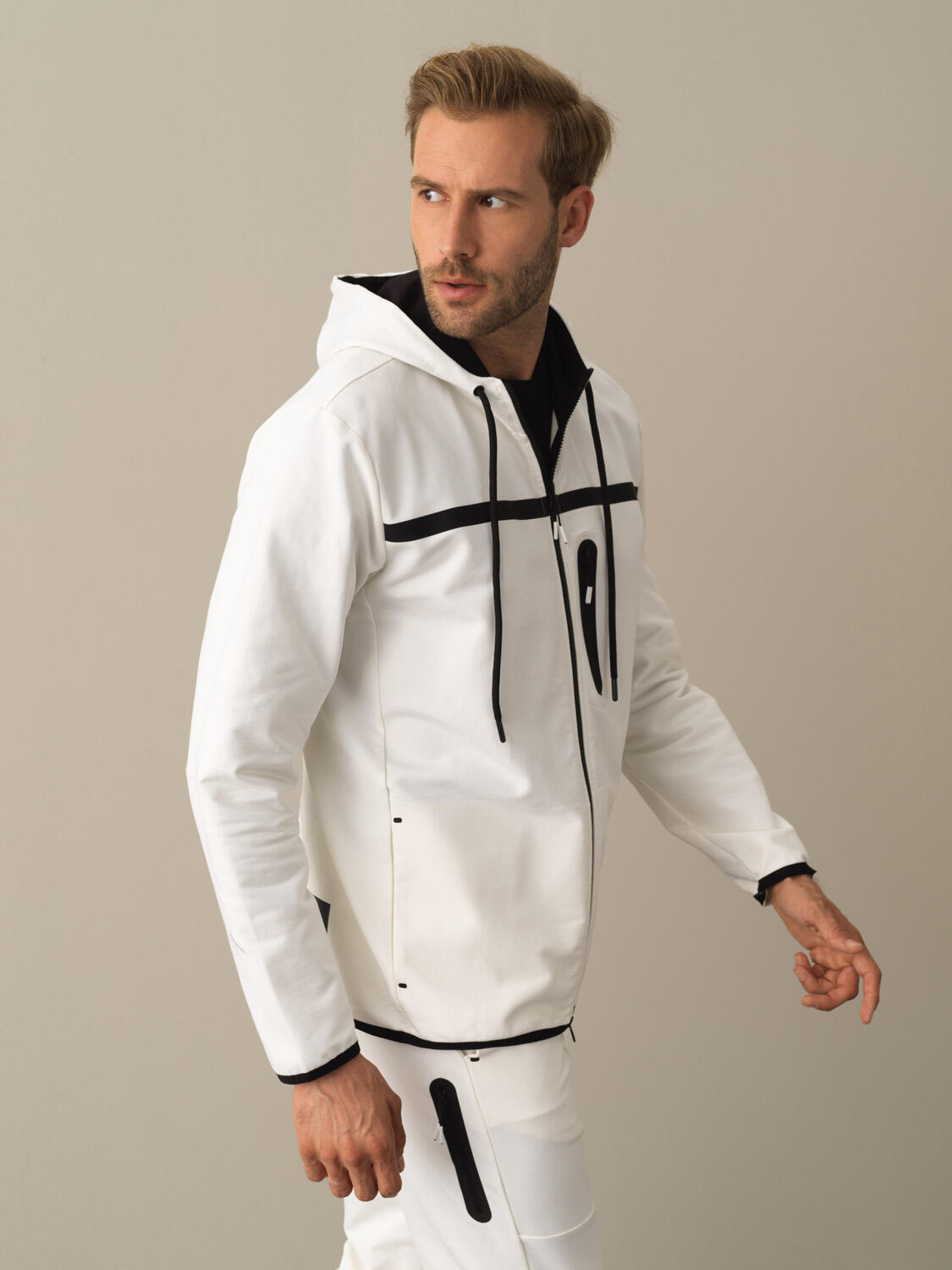 Beyaz Pamuk Dokulu Regular Fit Sweatmont  