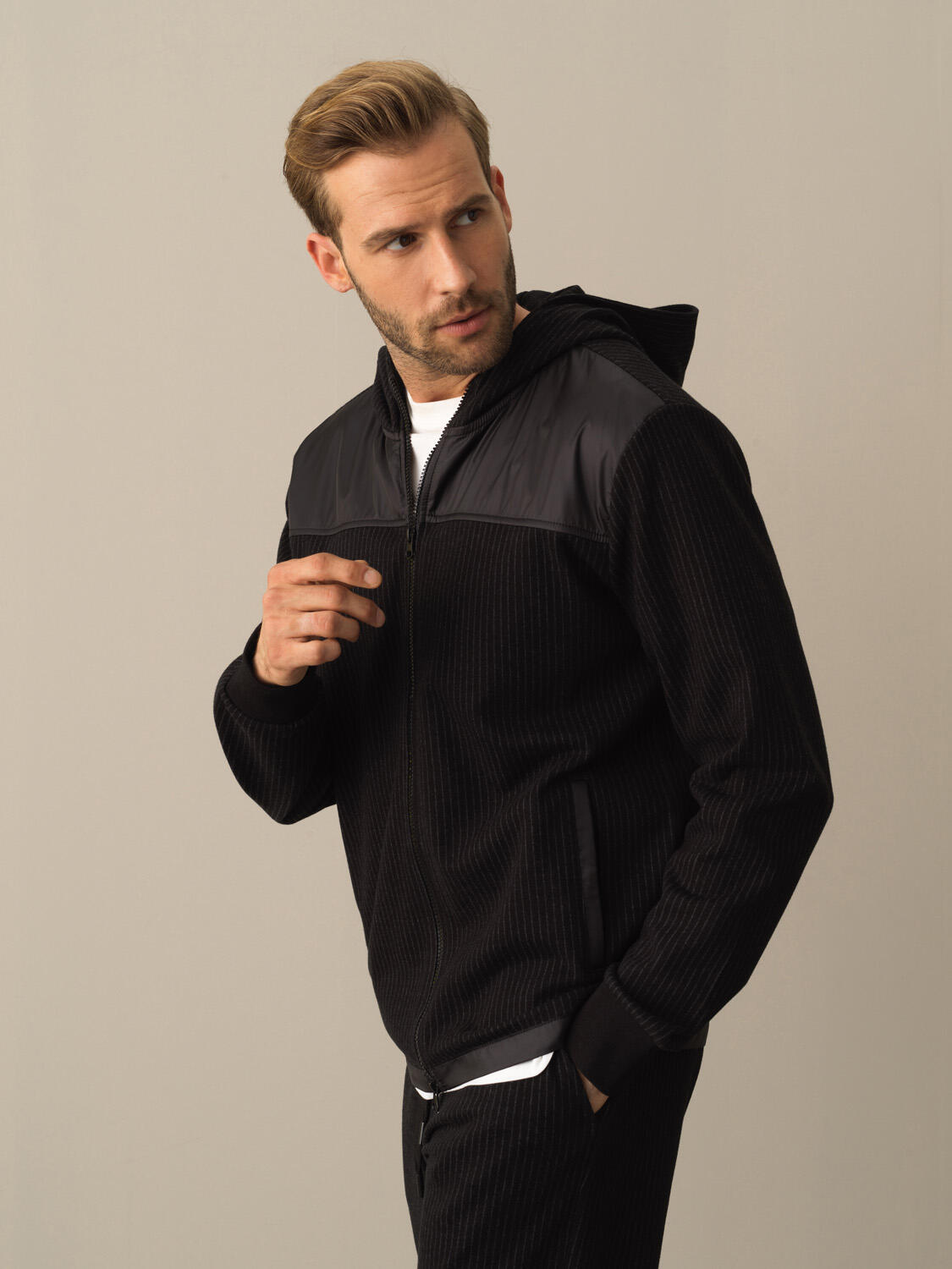 Siyah Pamuk Dokulu Regular Fit Sweatmont  