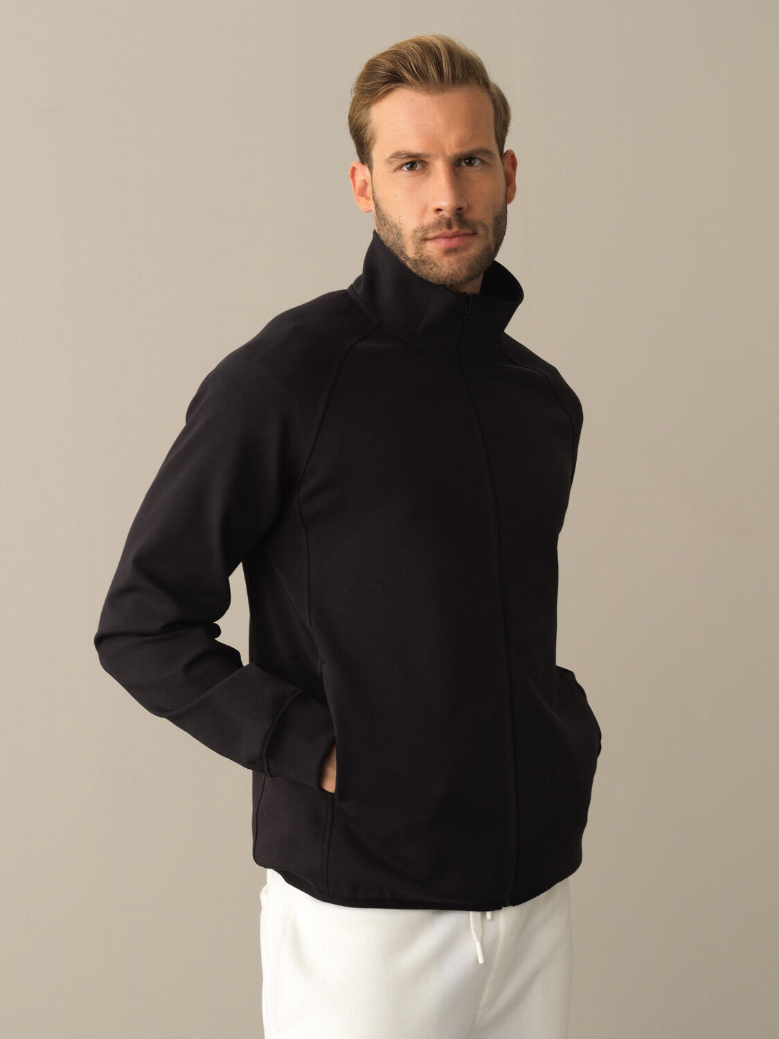 Siyah Pamuk Dokulu Regular Fit Sweatmont  
