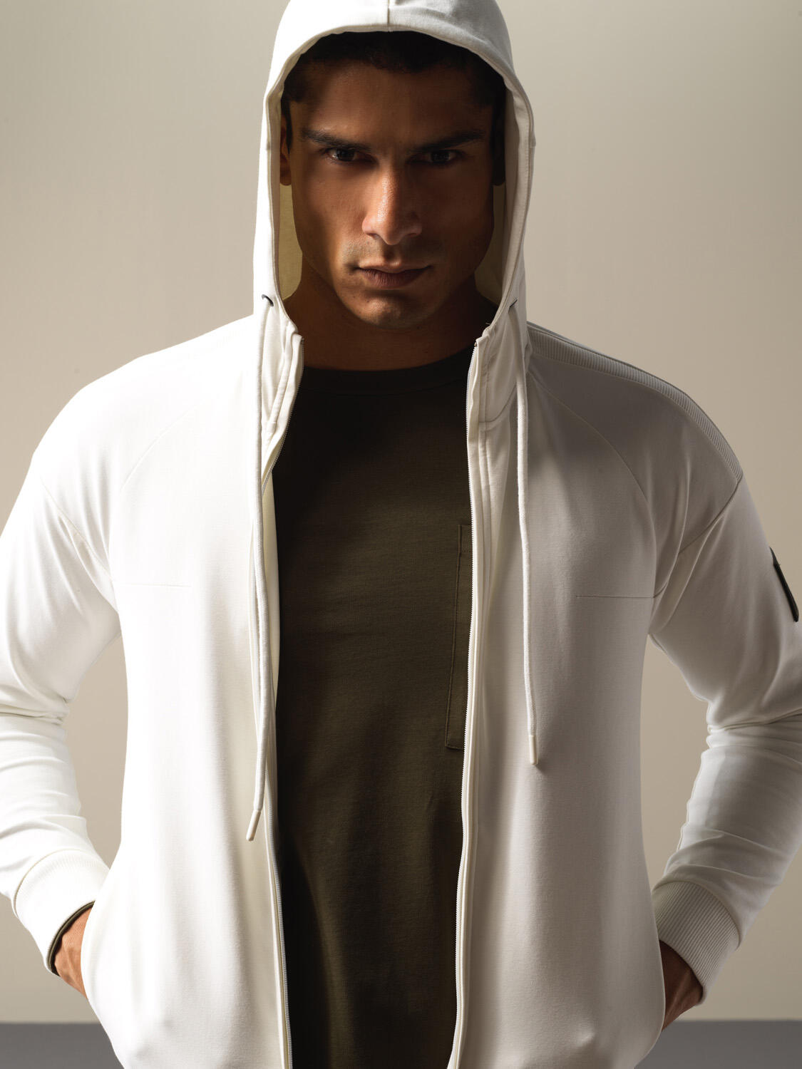 Beyaz Pamuk Dokulu Slim Fit Sweatmont  