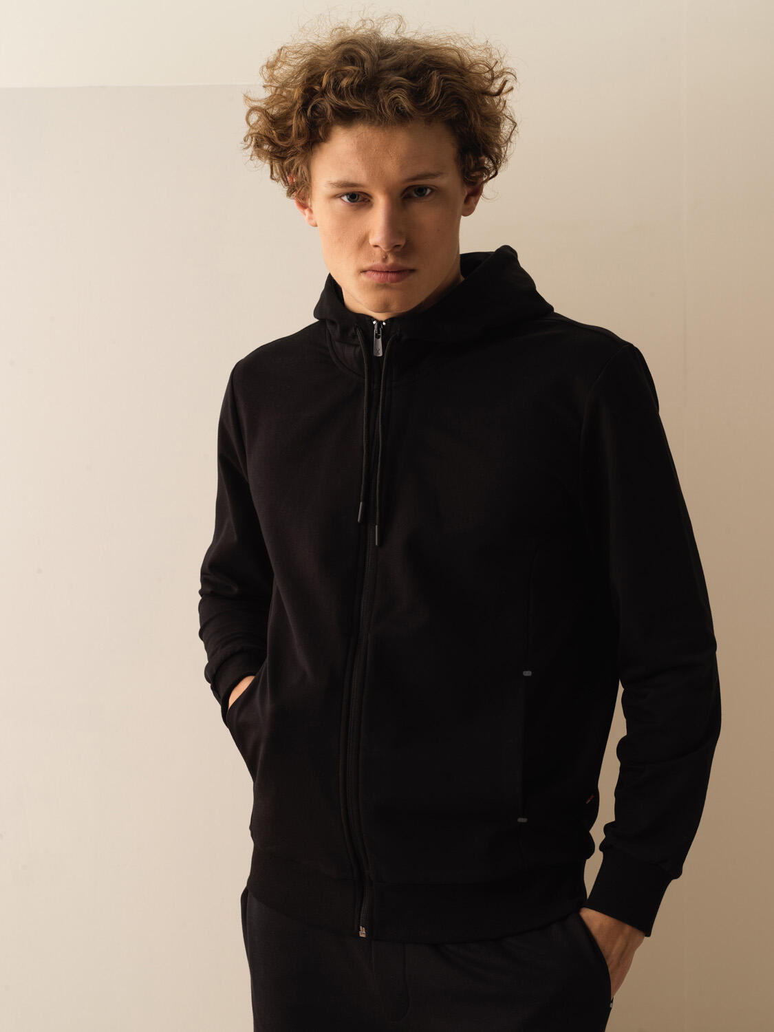Siyah Pamuk Dokulu Slim Fit Sweat Mont